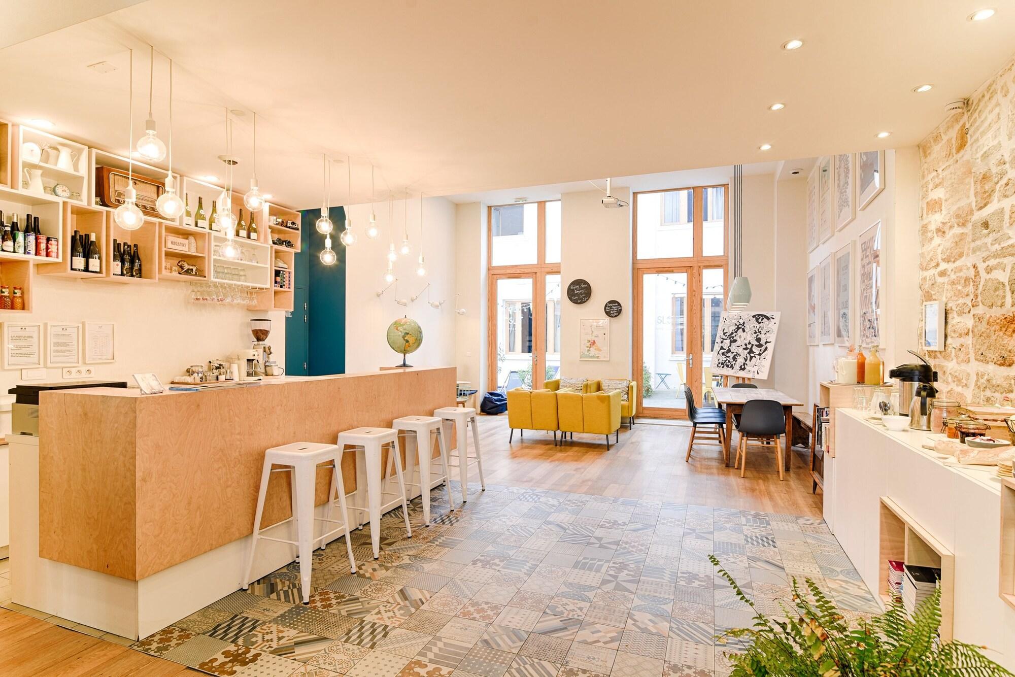 Vista Lobby Slo Lyon Saxe