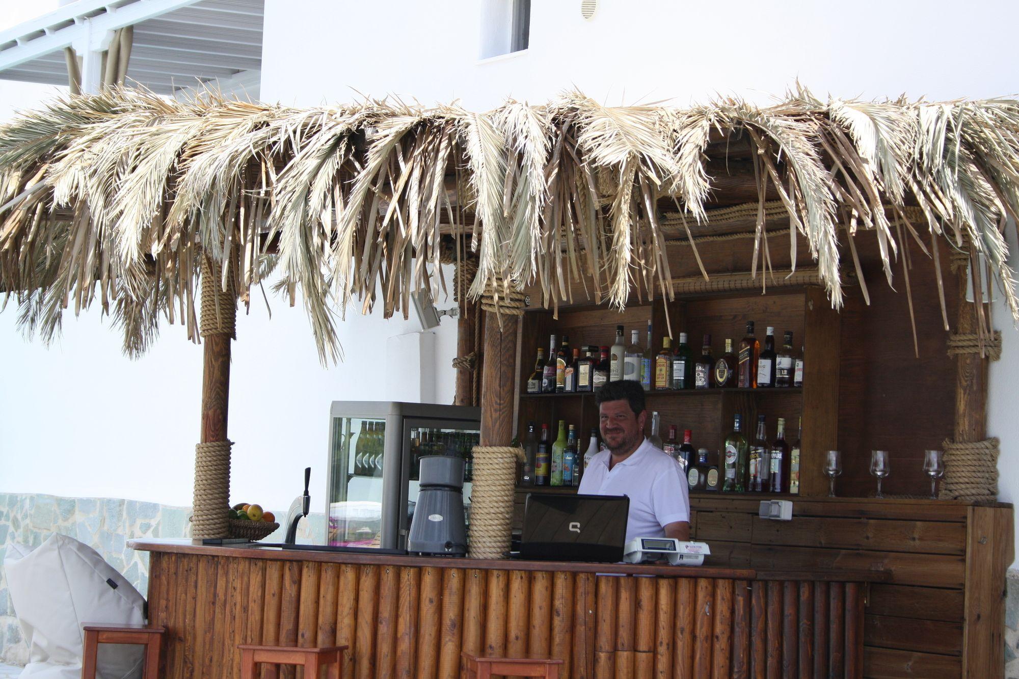 Bar/Salón Paros Palace