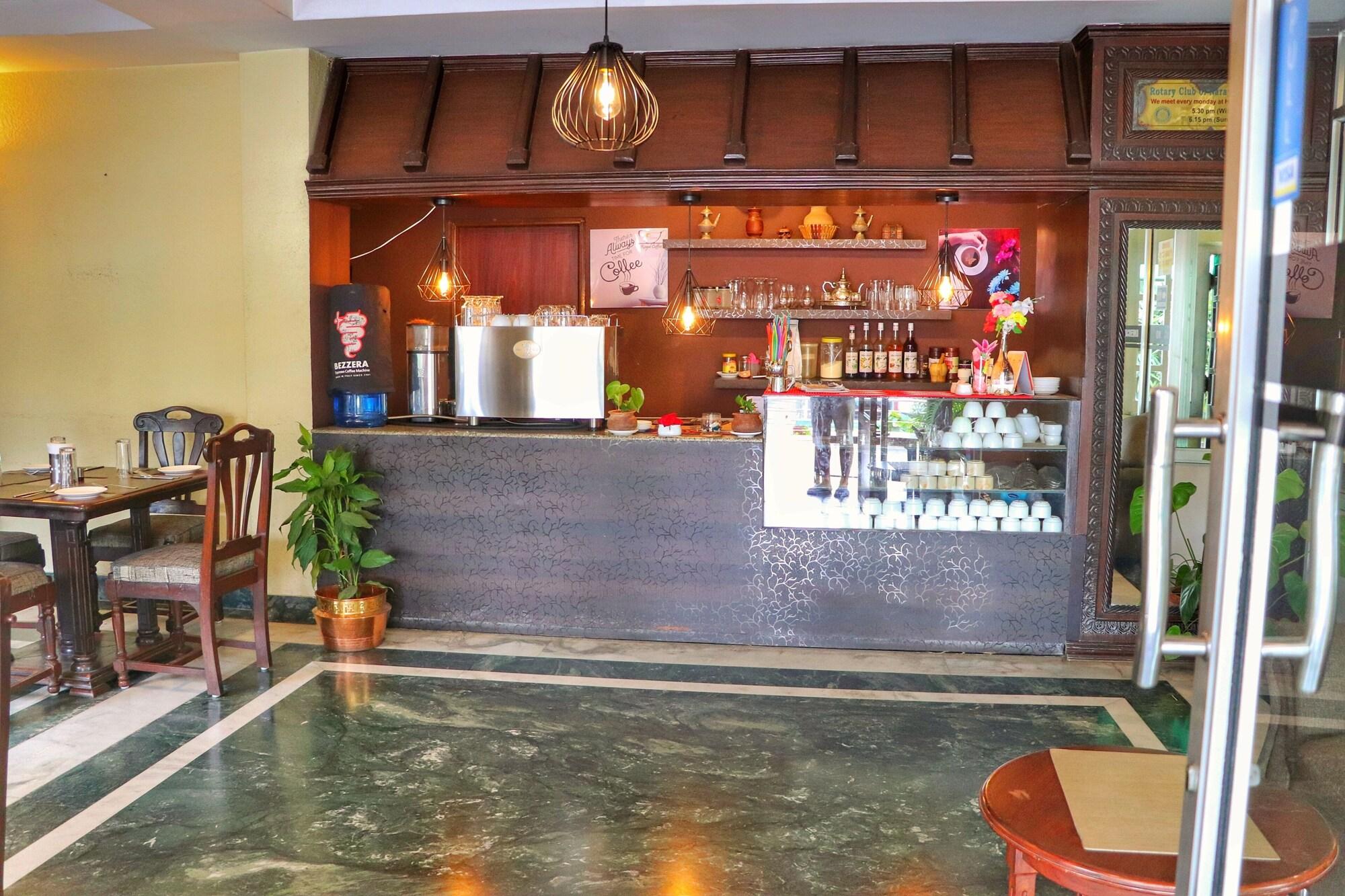 Bar/Salón Landmark Narayani