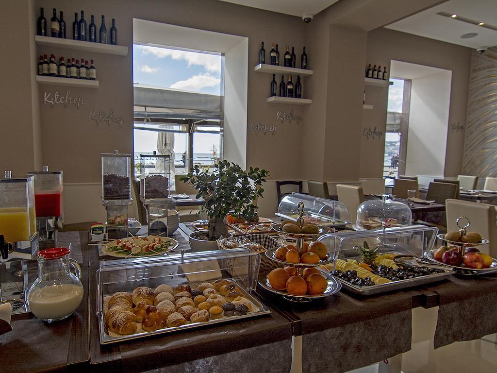Bar/Salón Partenope Relais
