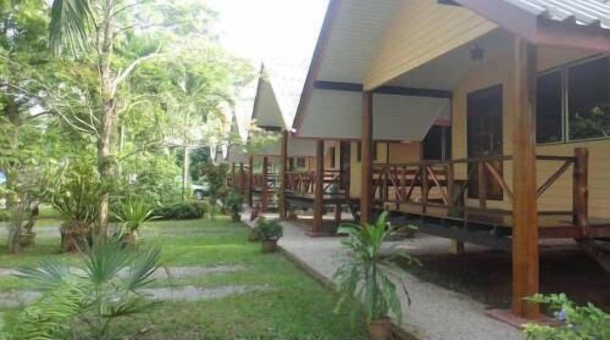 Vista Exterior Baan Tai Rom Yen Resort