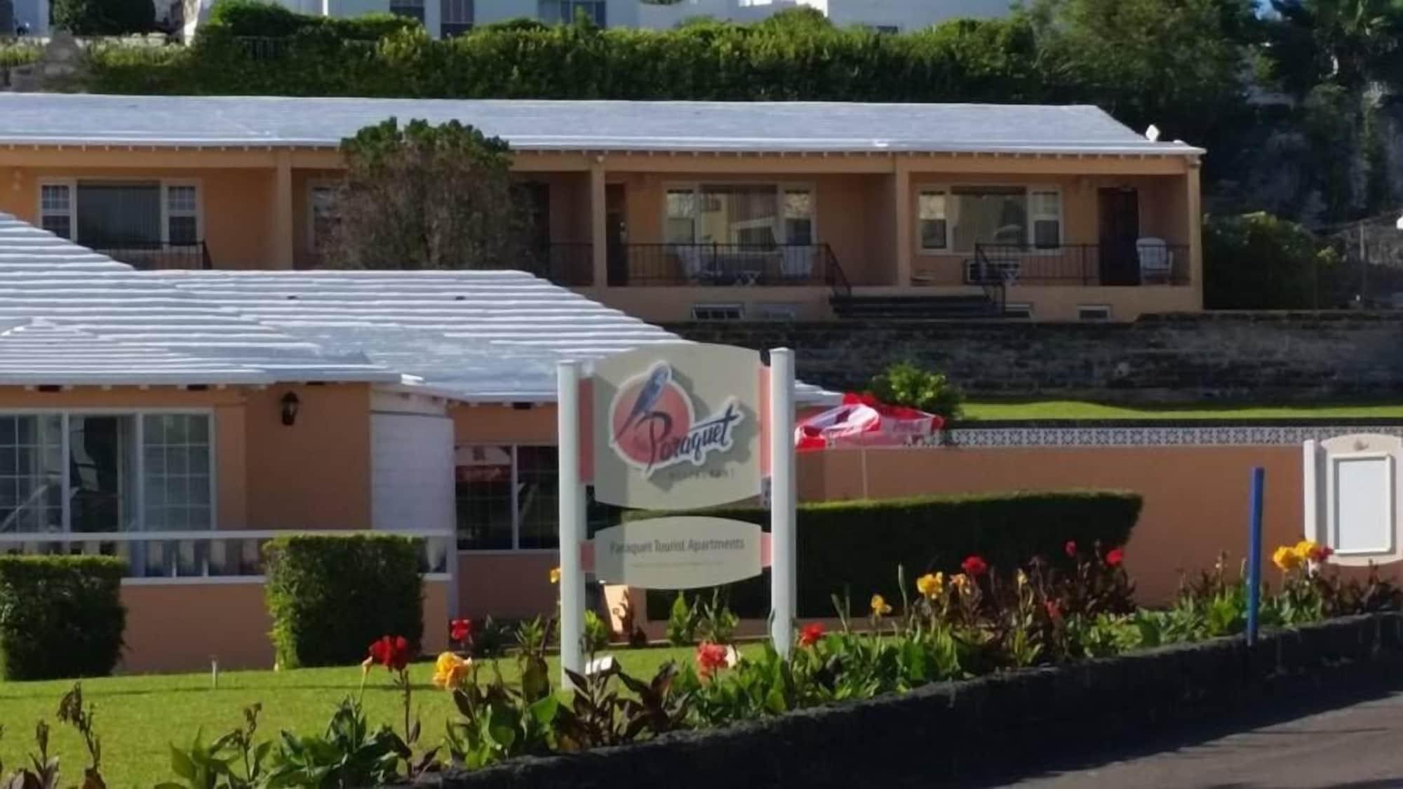 Varios Paraquet Apartments