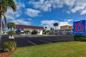 Alojamiento - Motel 6 Cocoa Beach, FL