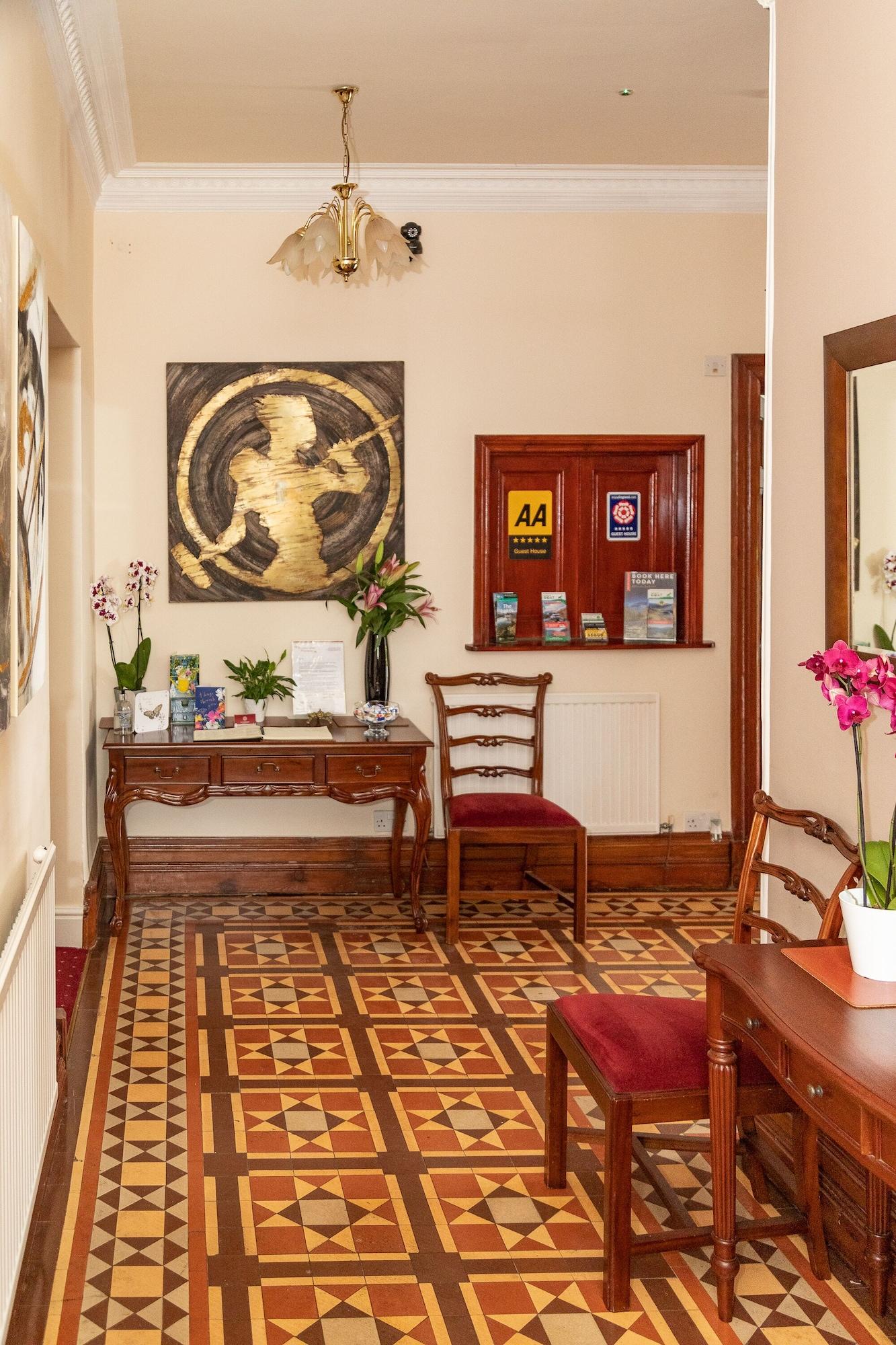 Vista Lobby Beaumont House with FREE off-site Health Club - Adults Only