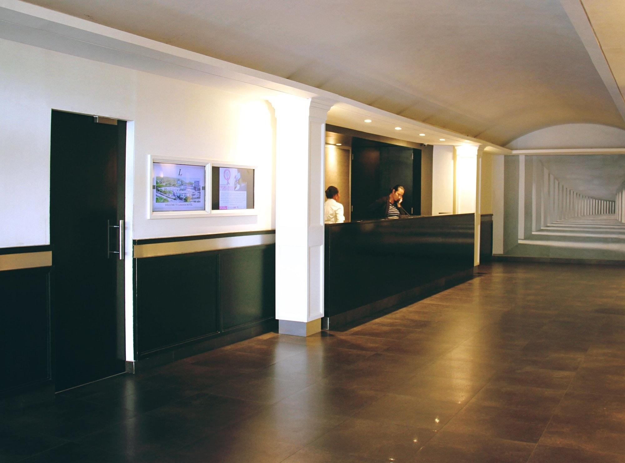 Vista Lobby Lamana Hotel