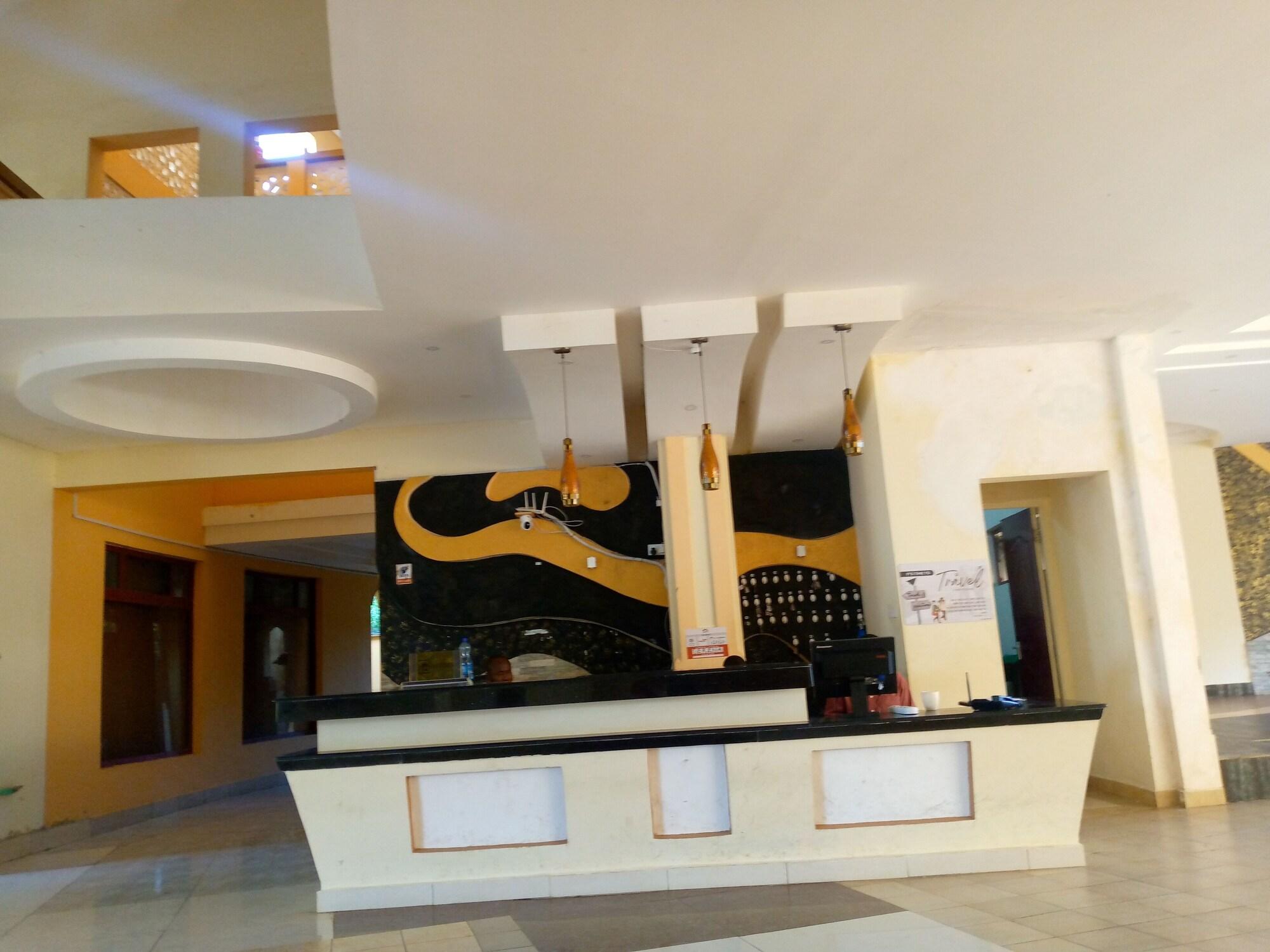 Vista Lobby Cool Breeze Beachfront Apartments