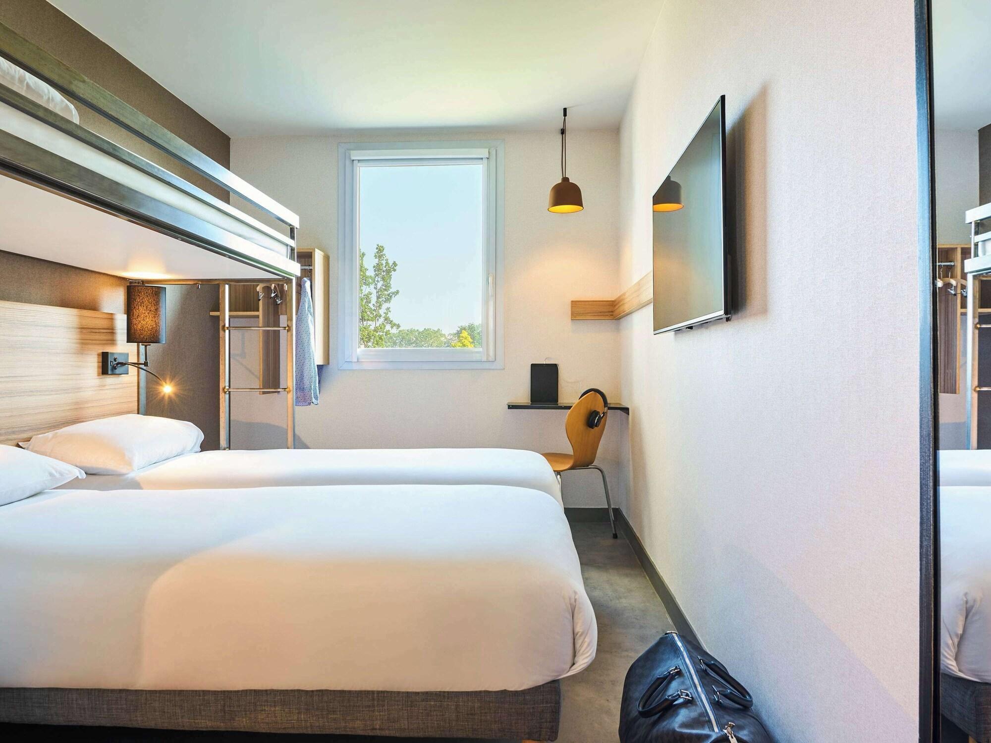 Vista Exterior ibis Budget Paris porte de la Chapelle - Aréna
