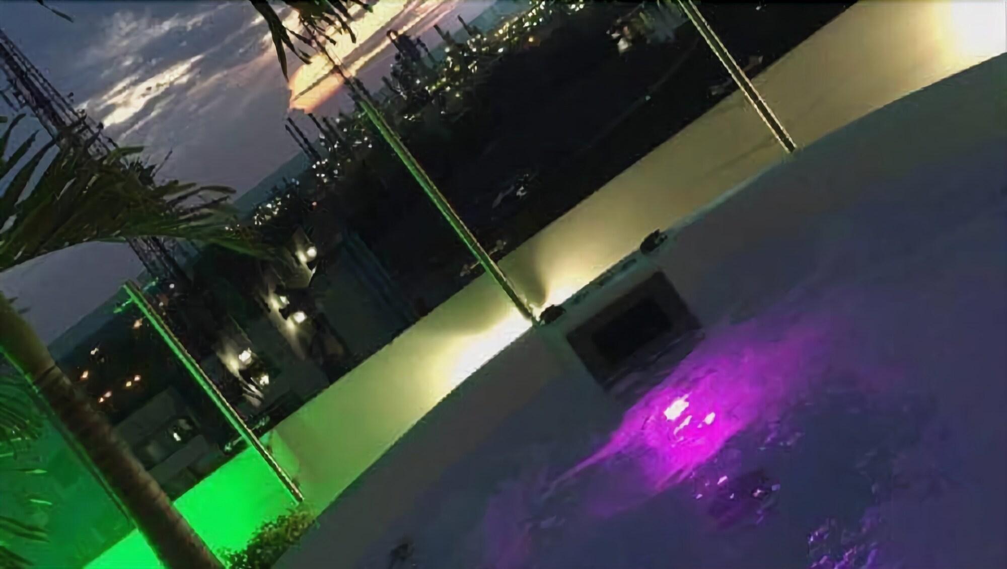 Vista Piscina Hotel Titanium Plaza