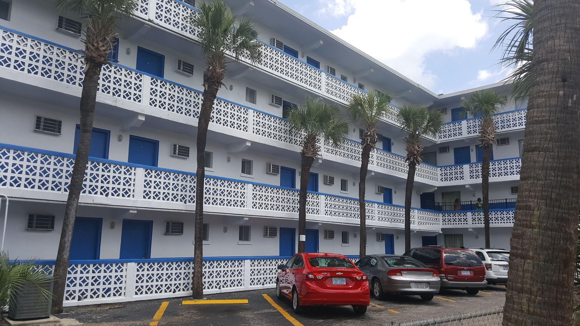 Vista Exterior Polynesian Beach & Golf Resort