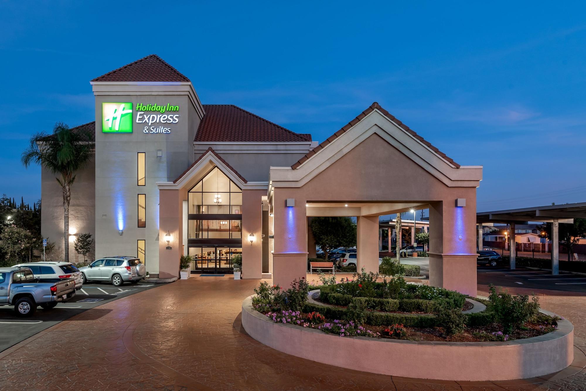 Vista Exterior Holiday Inn Express & Suites Lathrop by IHG
