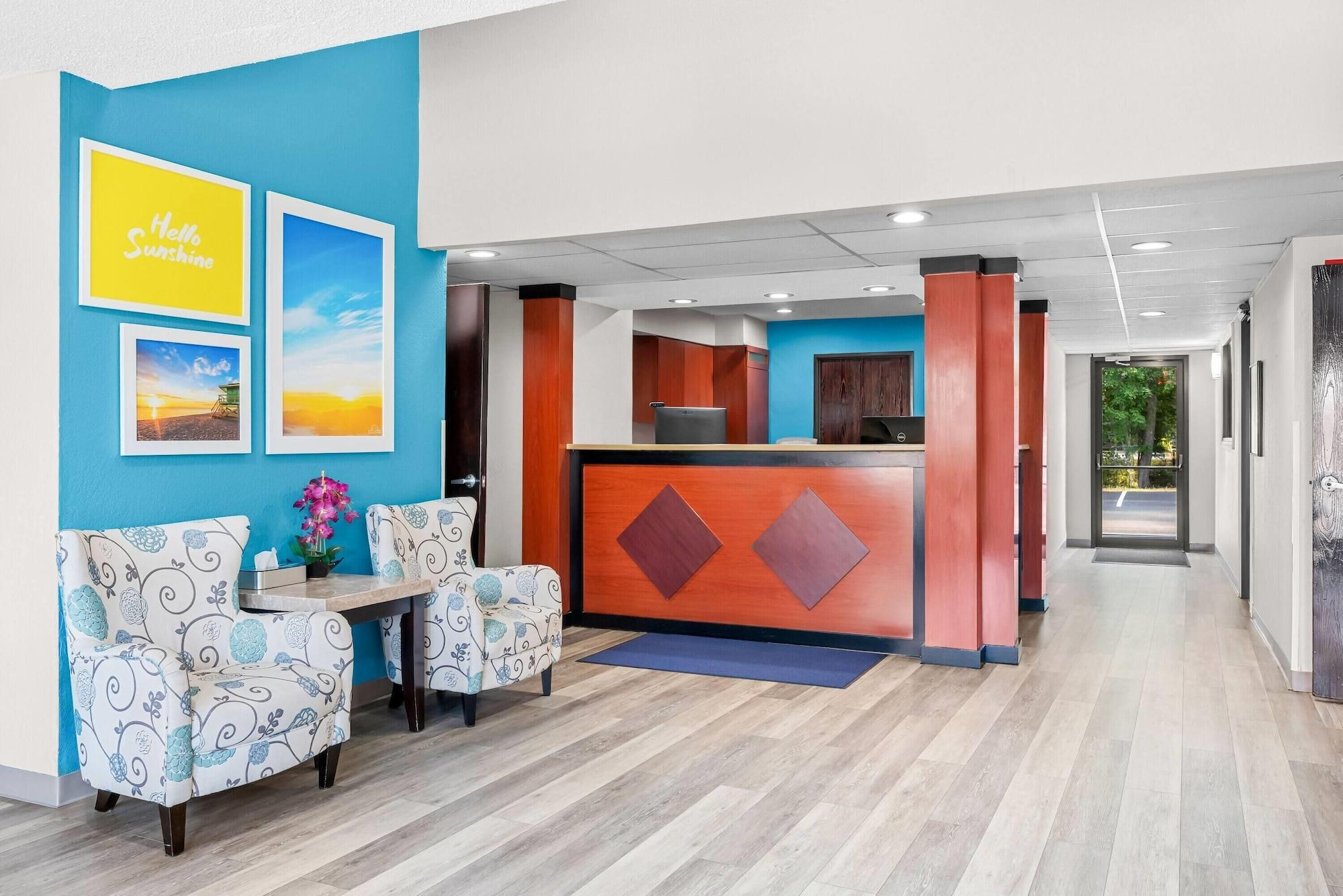 Vista Lobby Days Inn by Wyndham Brunswick Bath Area