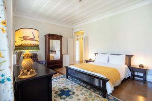 Alquiler Temporario - Junqueira Gardens - large restored old house with garden and private pool