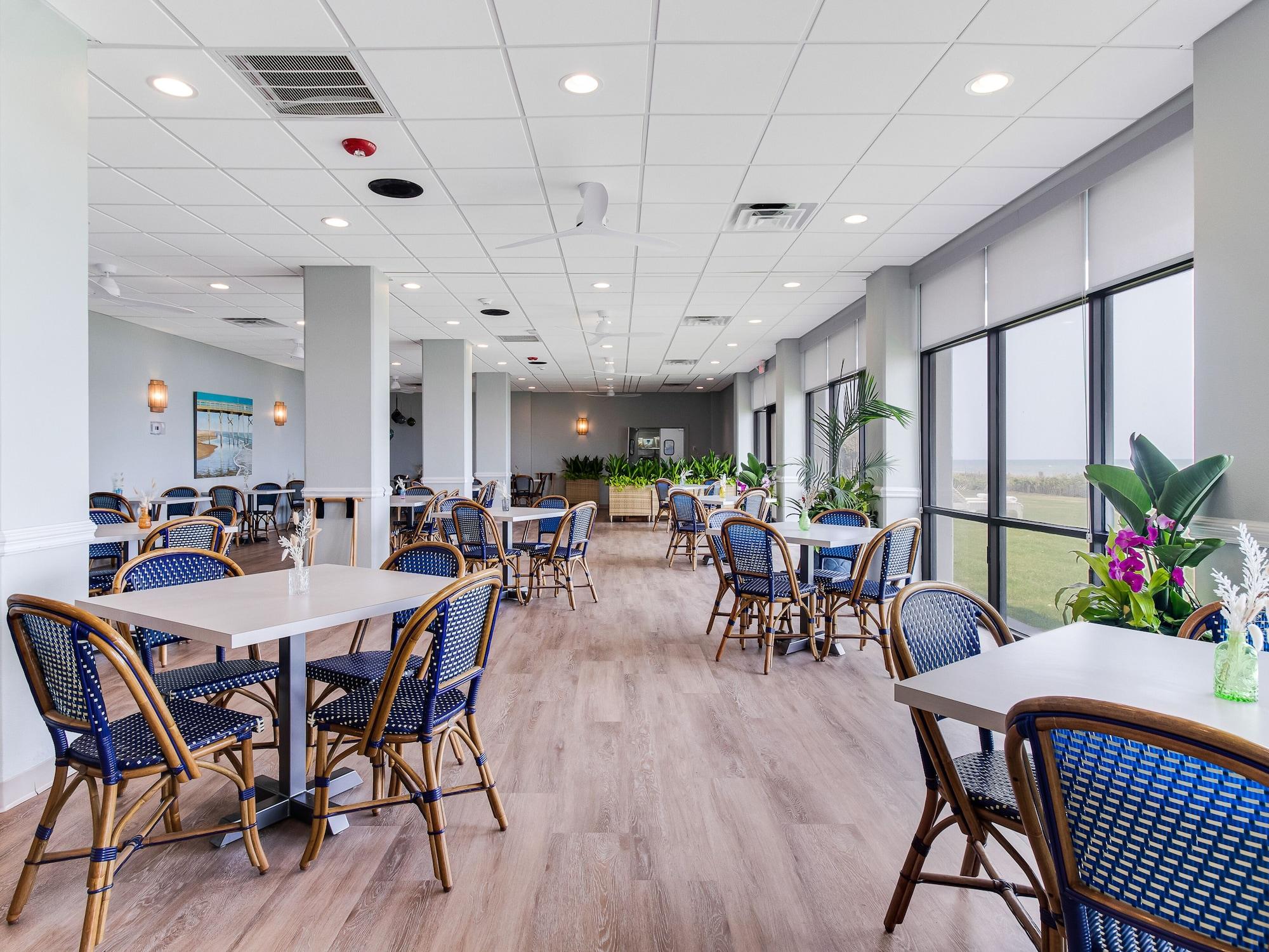 Restaurant Crystal Coast Oceanfront Hotel