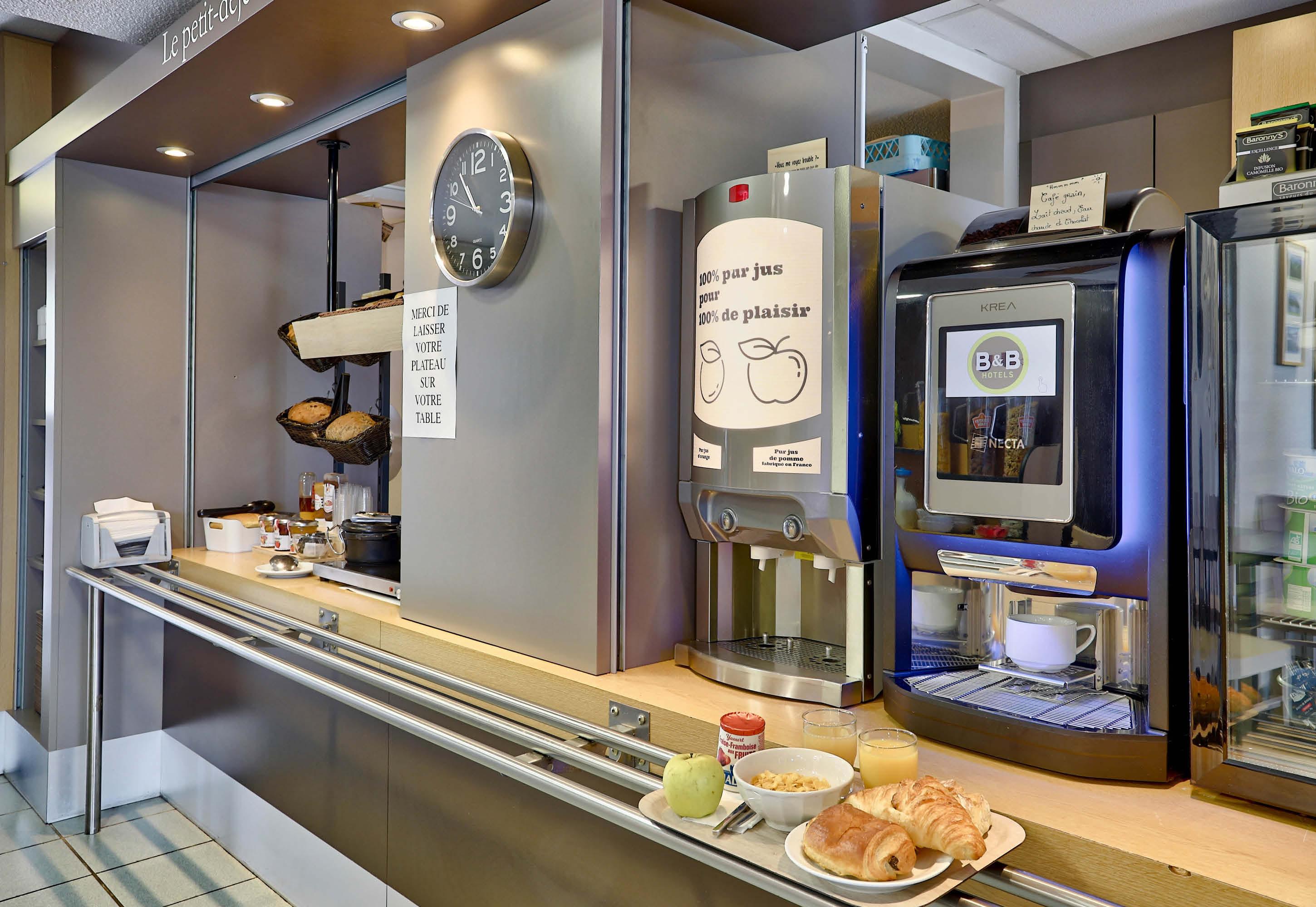 Restaurant B&B HOTEL Clermont-Ferrand Le Brézet Aéroport
