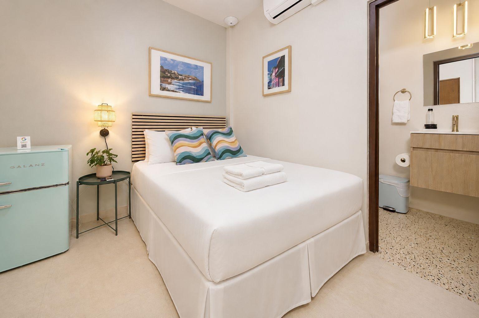 Varios Room 5: Modern City Stay in Santurce