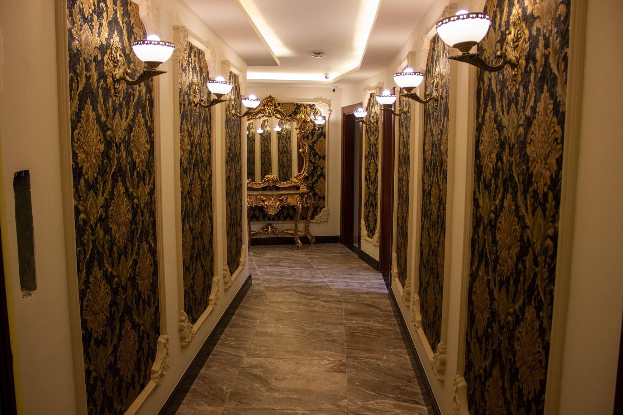 Varios Khan Khediwe Hotel