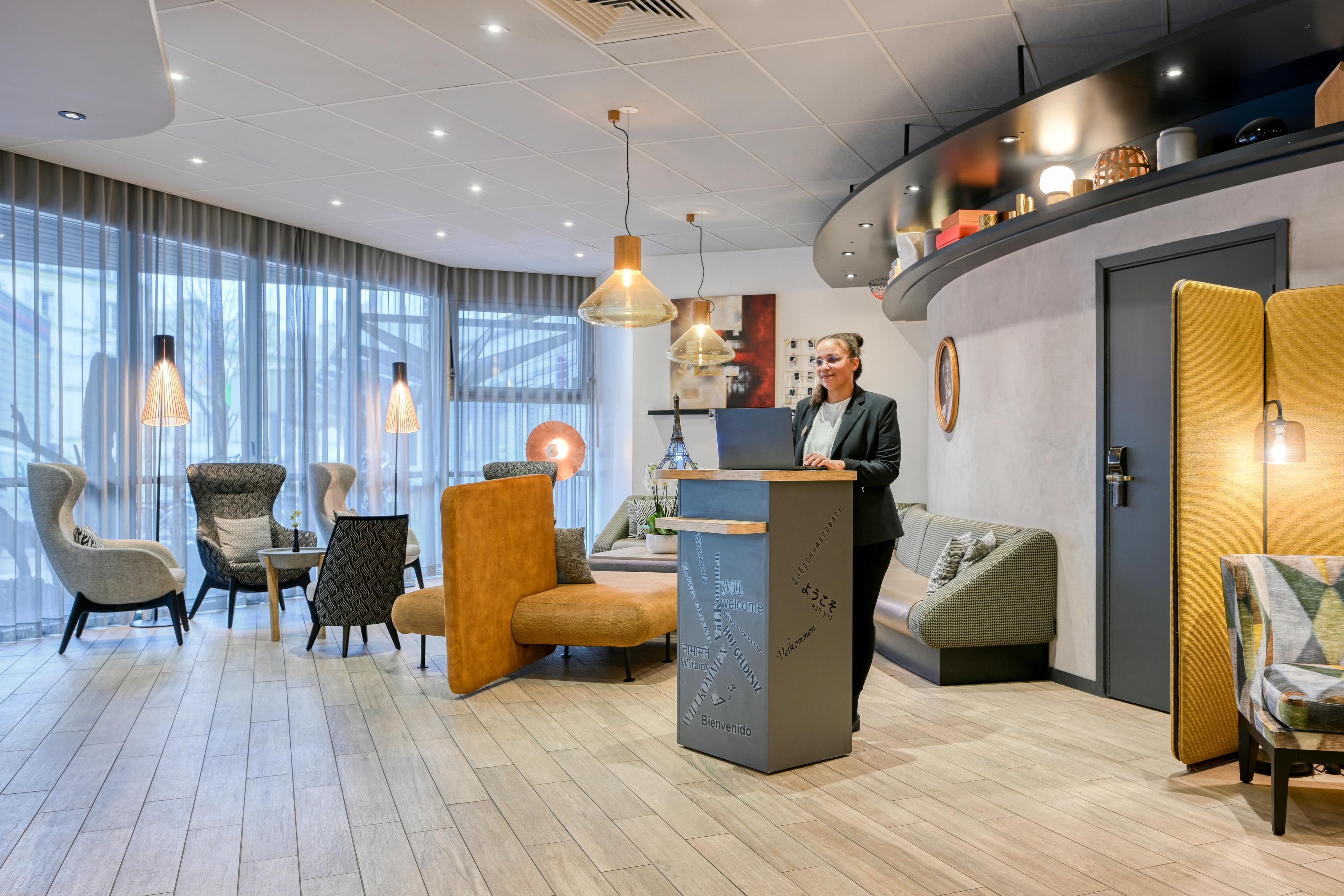 Vista Lobby Novotel Paris Centre Bercy