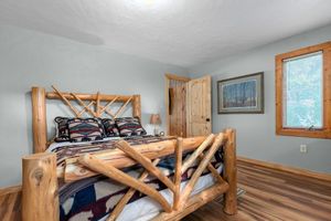 Alquiler Vacacional - Family Friendly Lake Home with level lot & Large game Rm, Dog friendly!