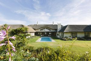 Alojamiento - The Thatch House