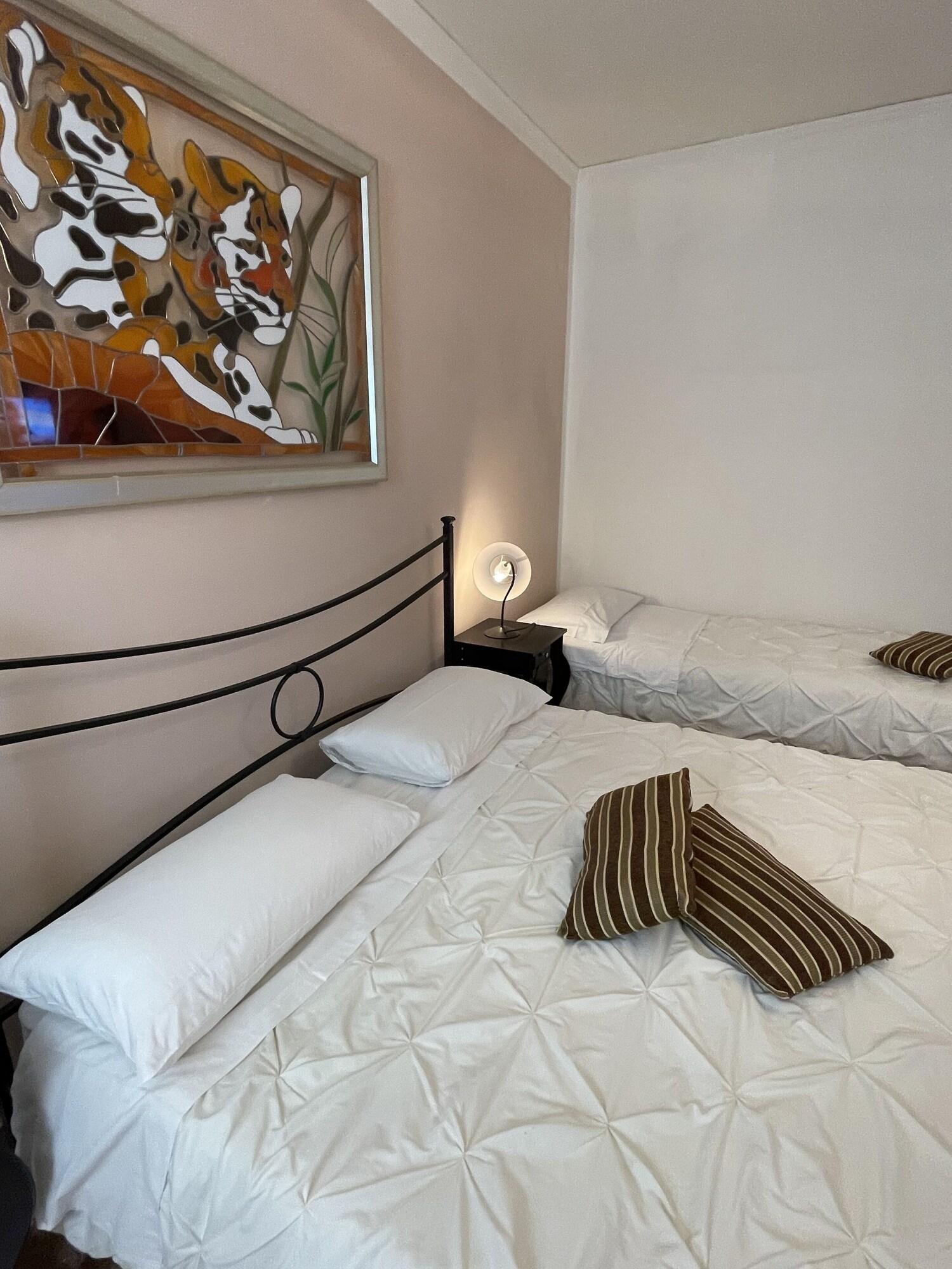 Varios LIONS VENICE Guest House