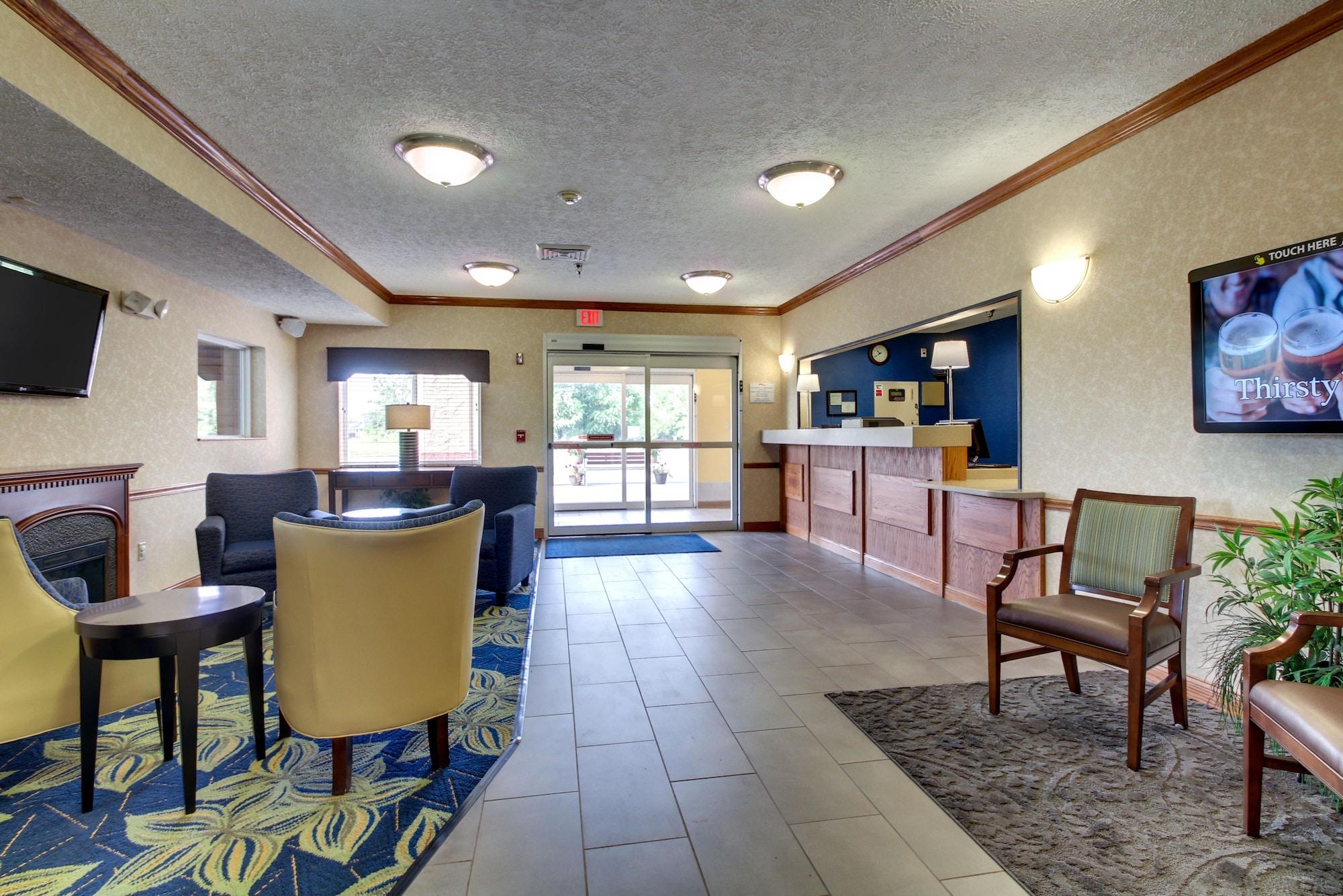 Vista Lobby Baymont by Wyndham Galesburg