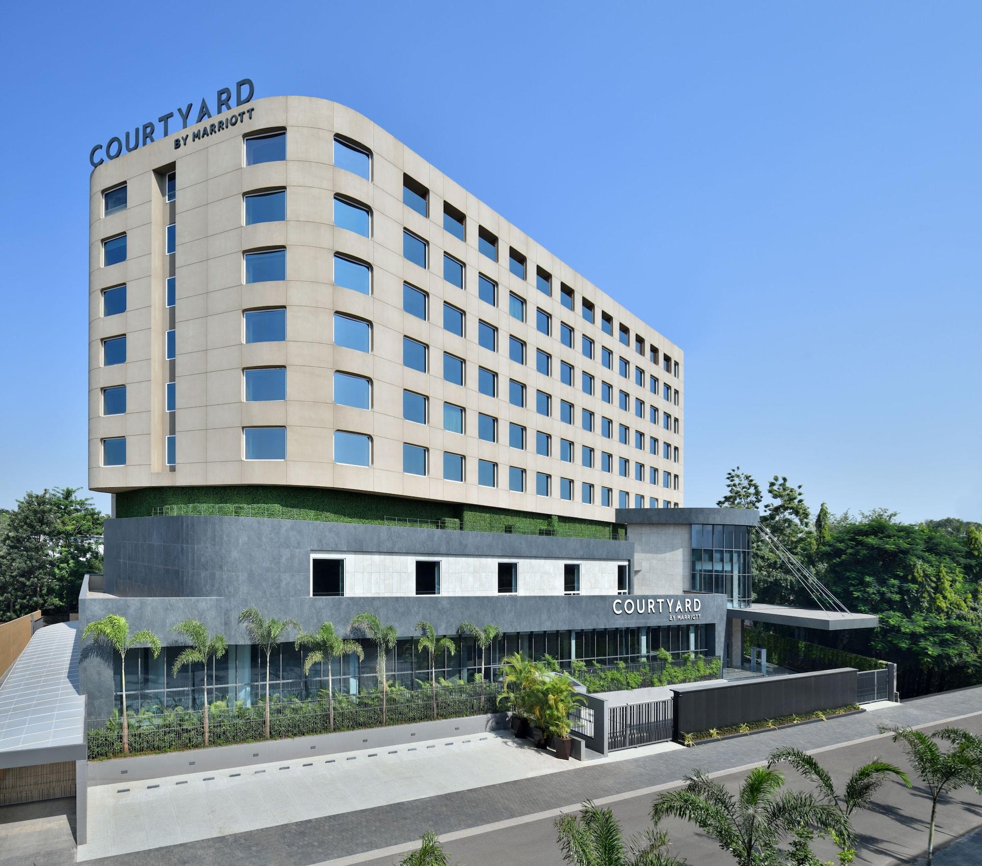 Vista Exterior Courtyard by Marriott Nashik