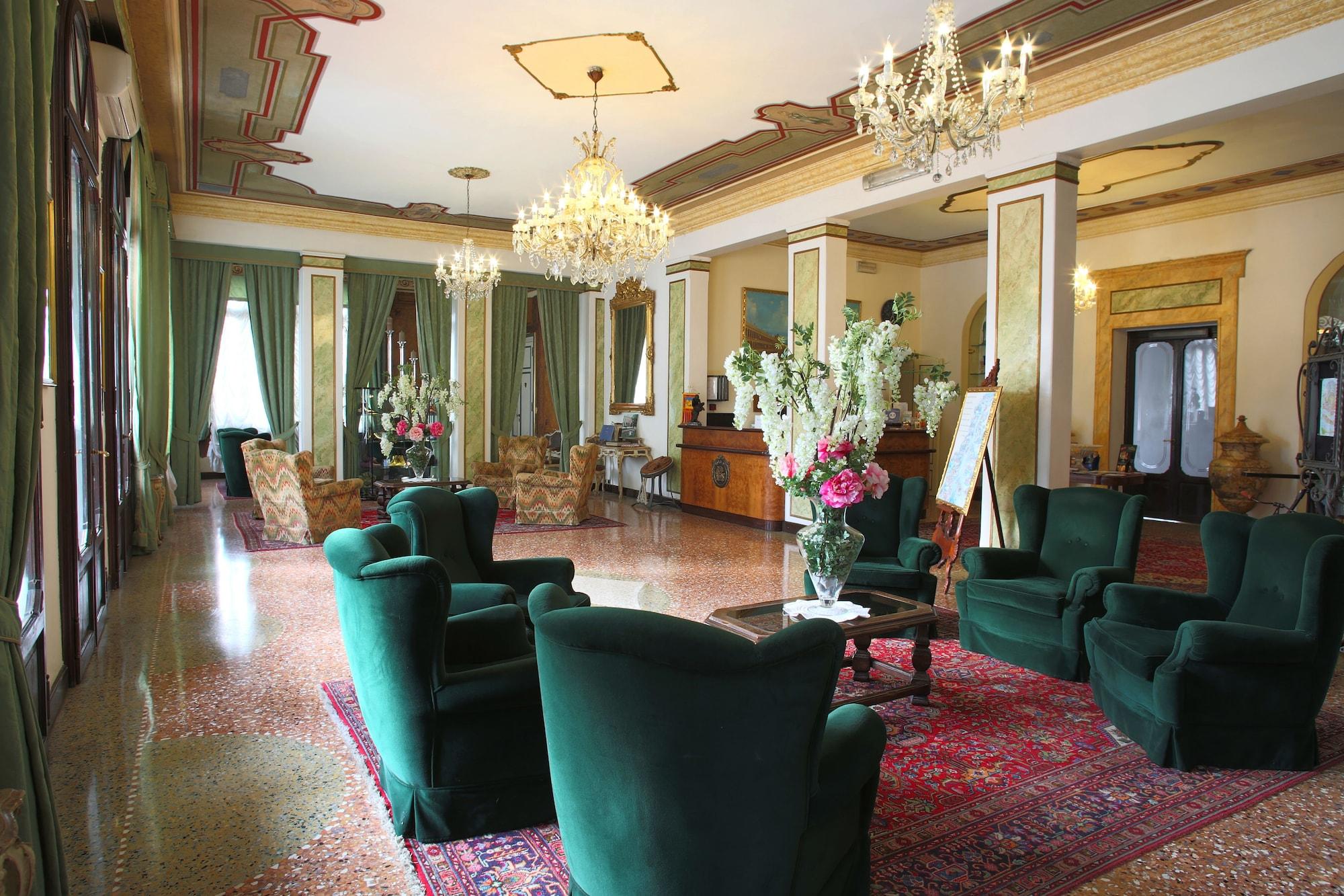 Vista Lobby Villa Ducale