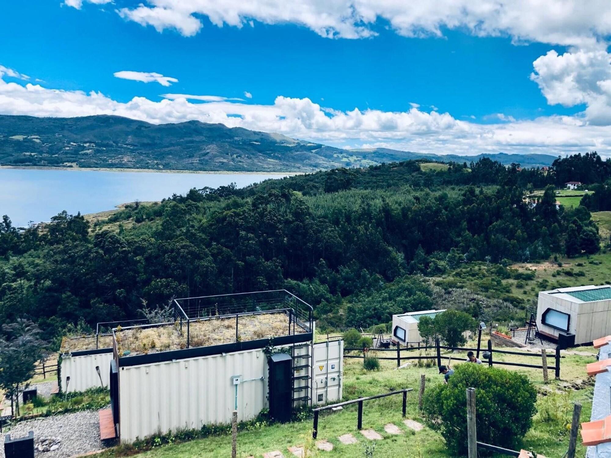 Vista Exterior EnCubo Glamping Guatavita