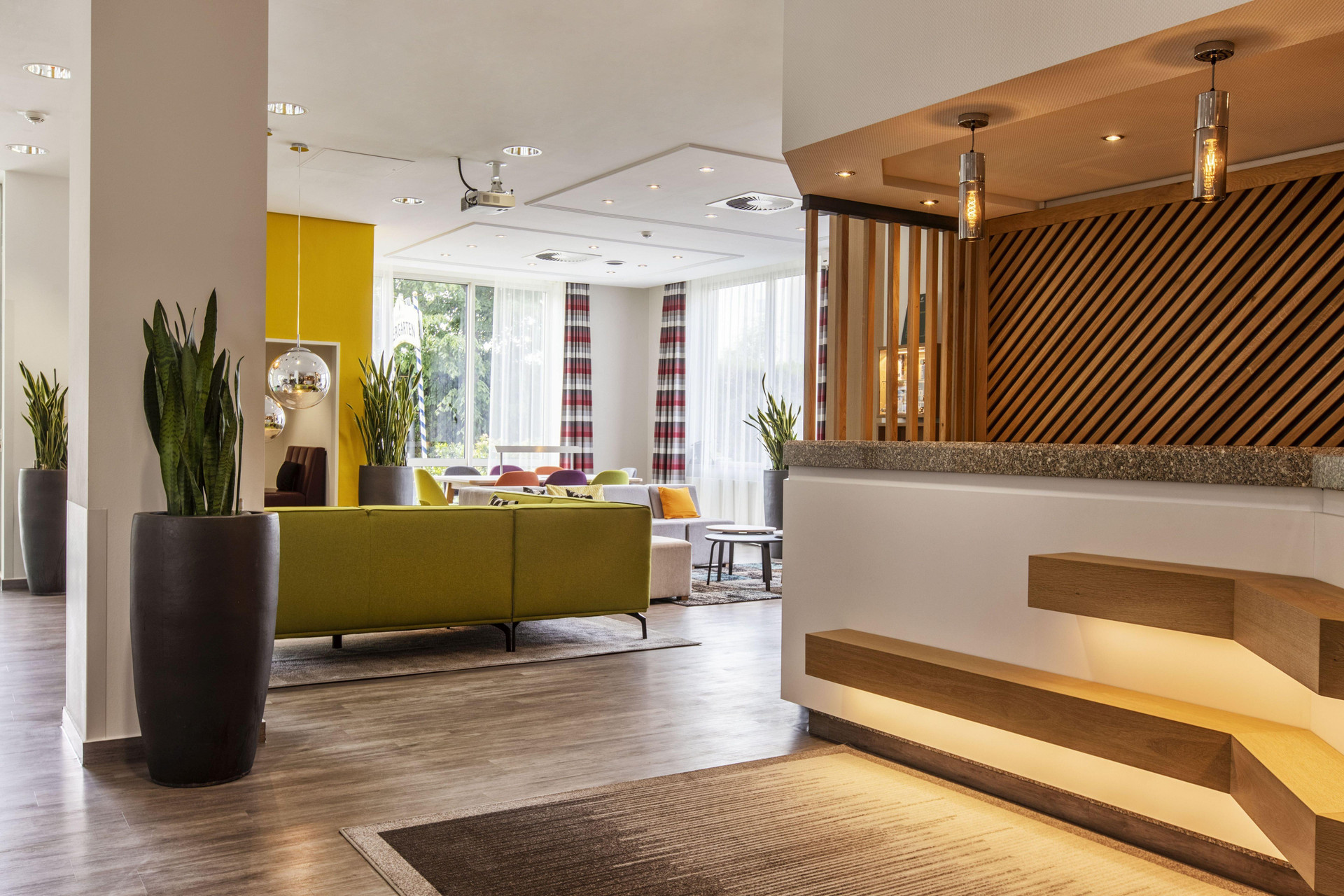 Vista Lobby Holiday Inn Düsseldorf - Neuss by IHG