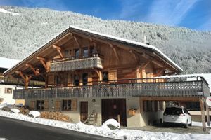 Alquiler Vacacional - Superb chalet: 50m to ski lift. 6 large bedrooms, sleeps 12, sauna & steam rooms