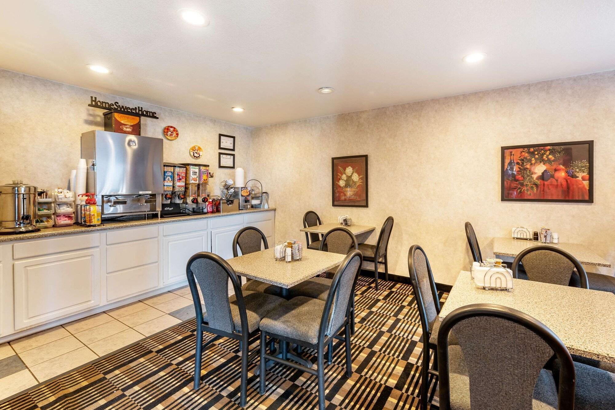 Restaurant Econo Lodge Pueblo North