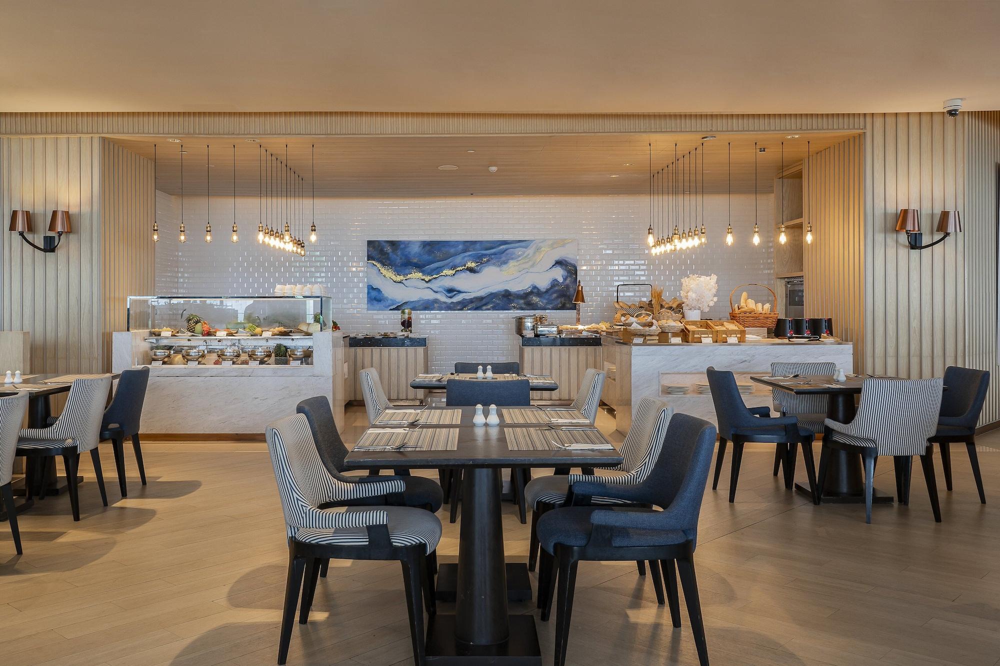 Restaurant Holiday Inn & Suites Rayong City Centre by IHG