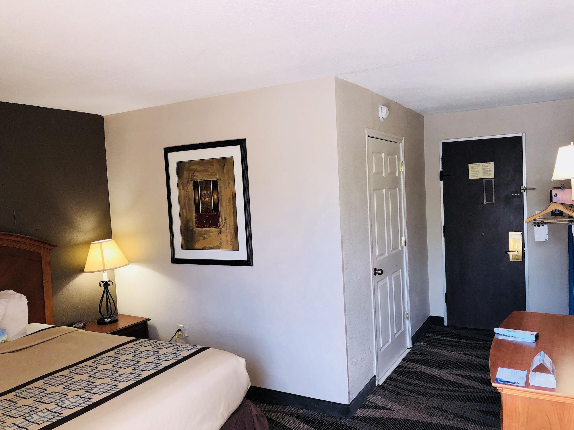 Equipamiento de Habitación Days Inn by Wyndham Charlotte/Woodlawn Near Carowinds