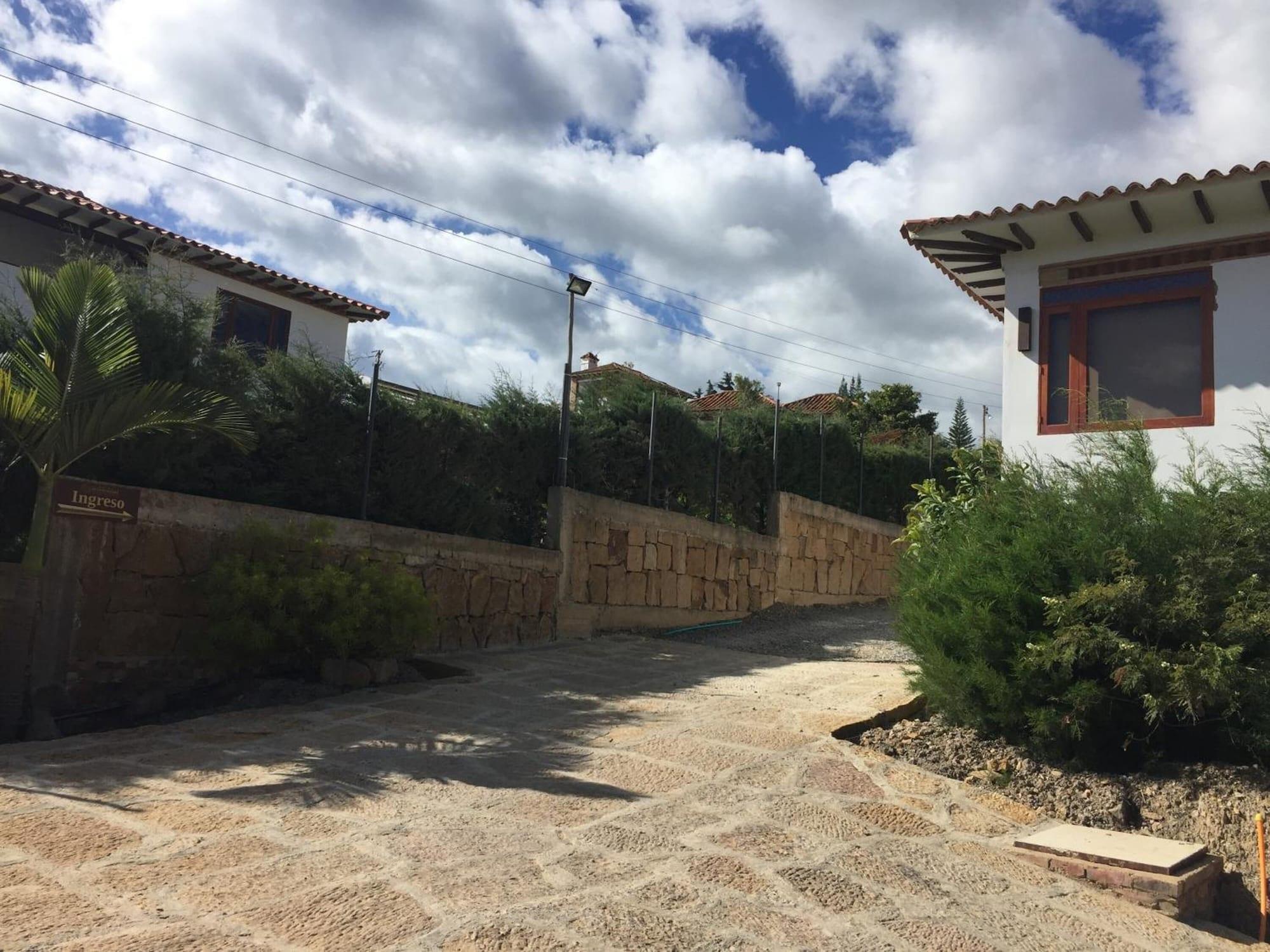 Vista Exterior Hotel Puente Piedra