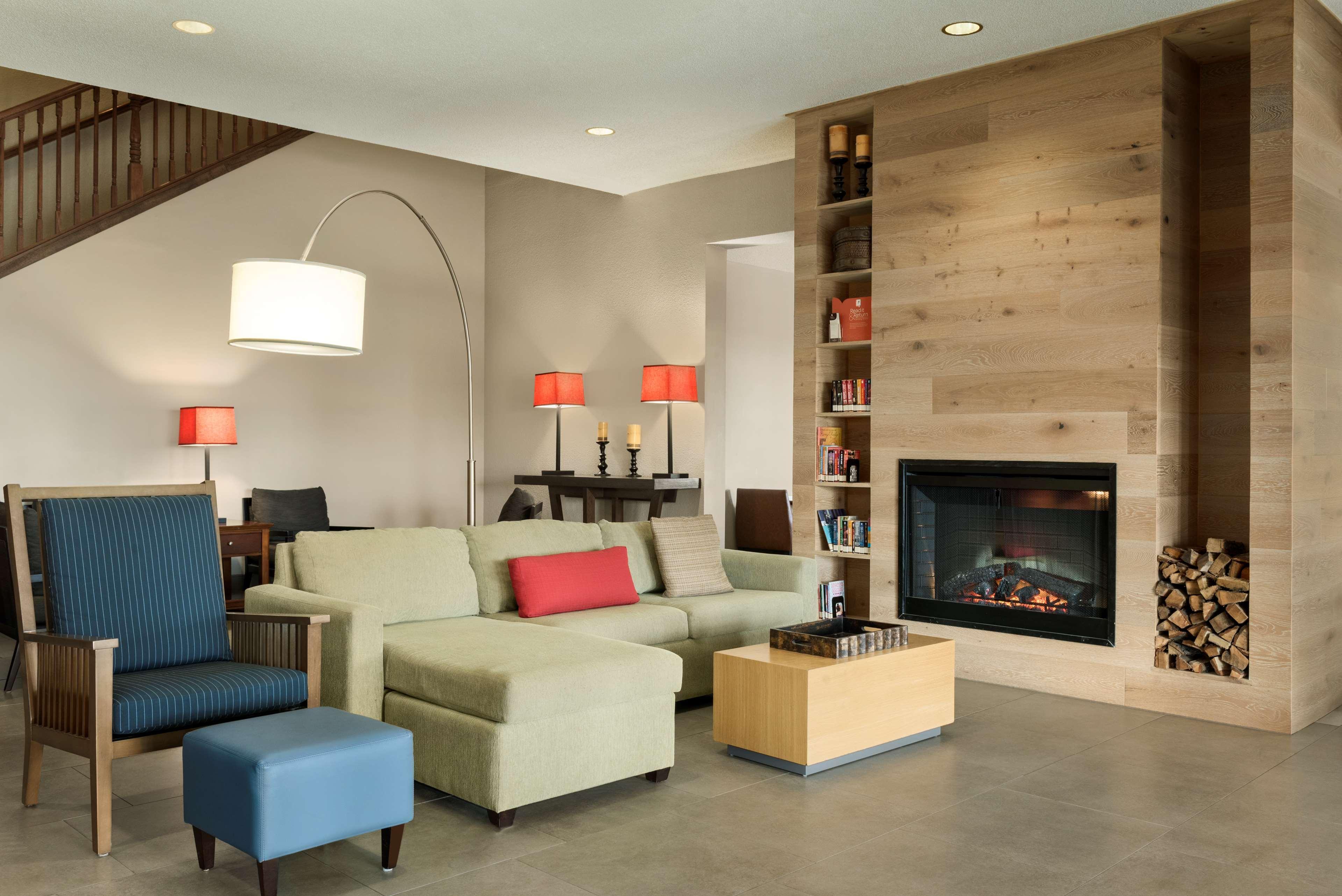 Vista Lobby Country Inn & Suites by Radisson, Kansas City at Village West, KS