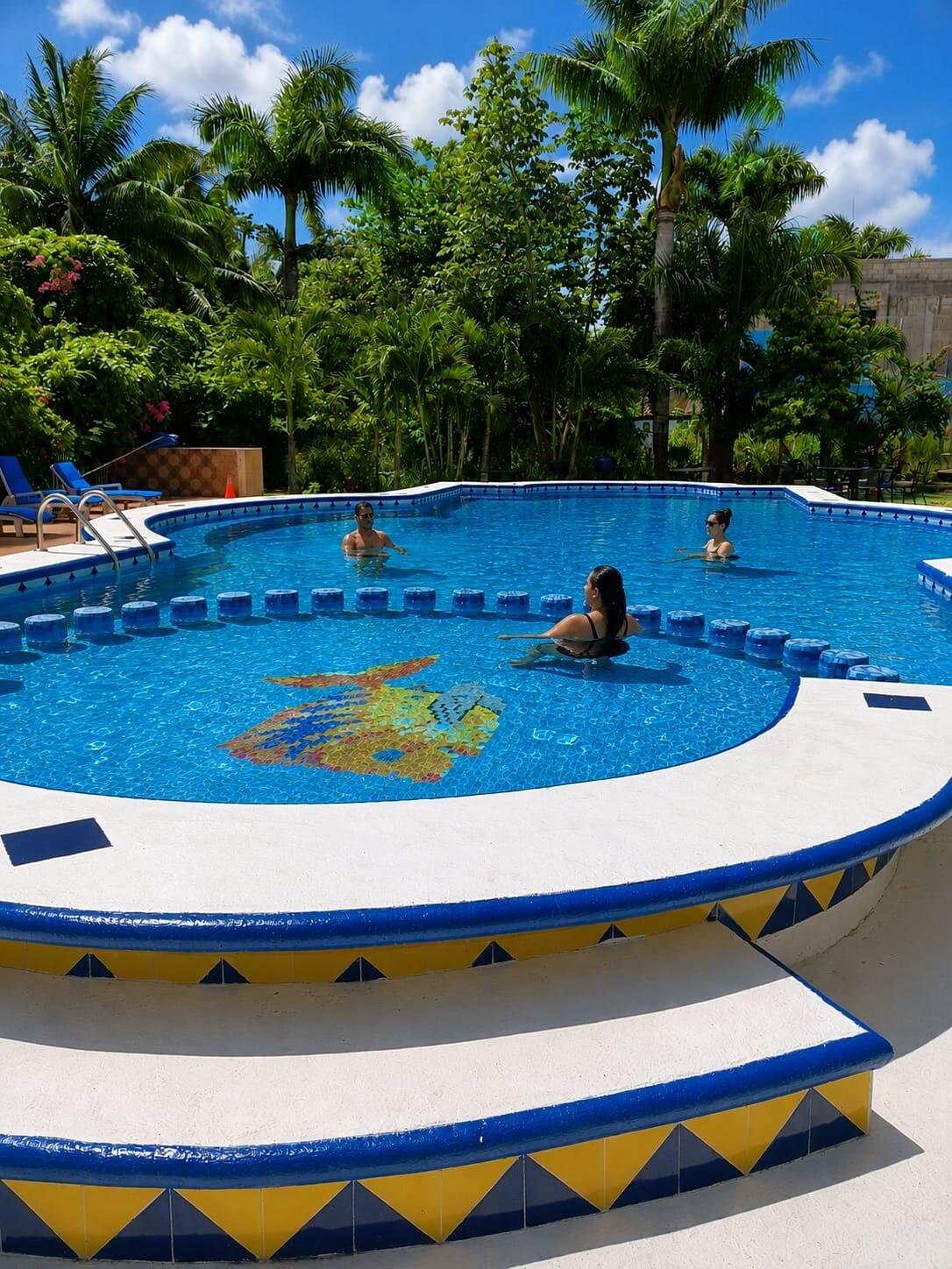 Vista Piscina Cúpulas Blue Wellness Residence
