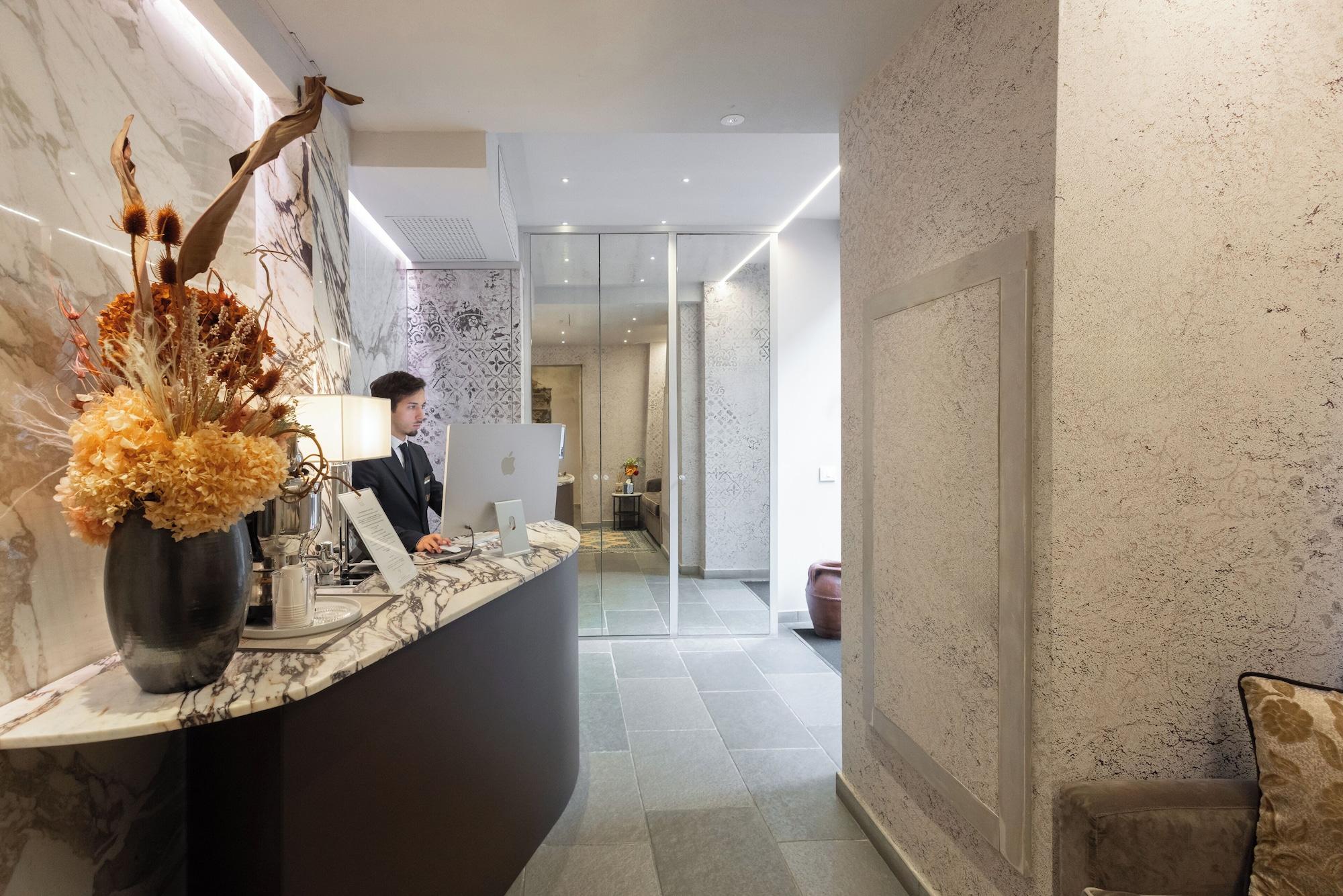 Vista Lobby Donati Luxury Tower Suites