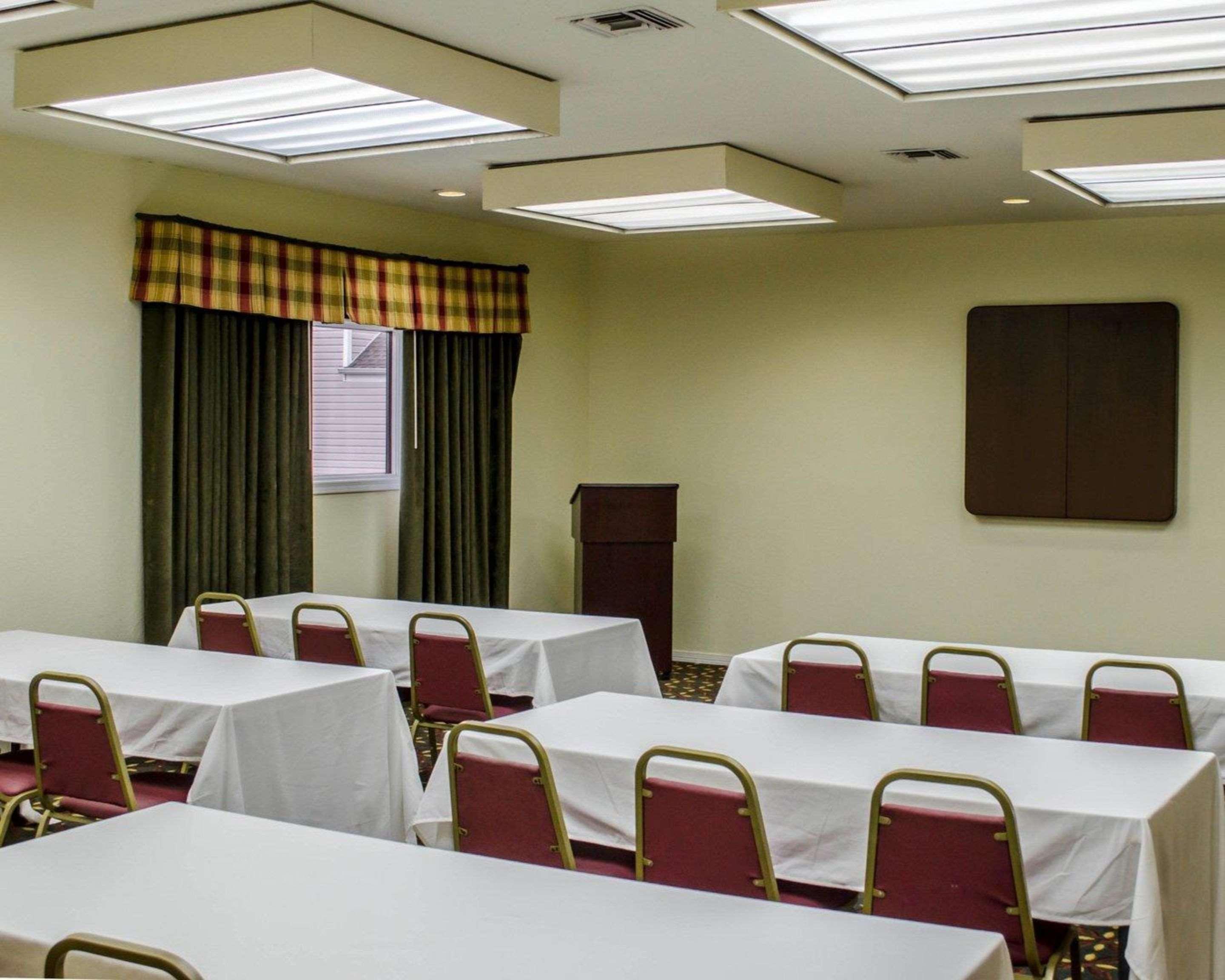 Centro de Negocios SureStay Studio by Best Western Pensacola