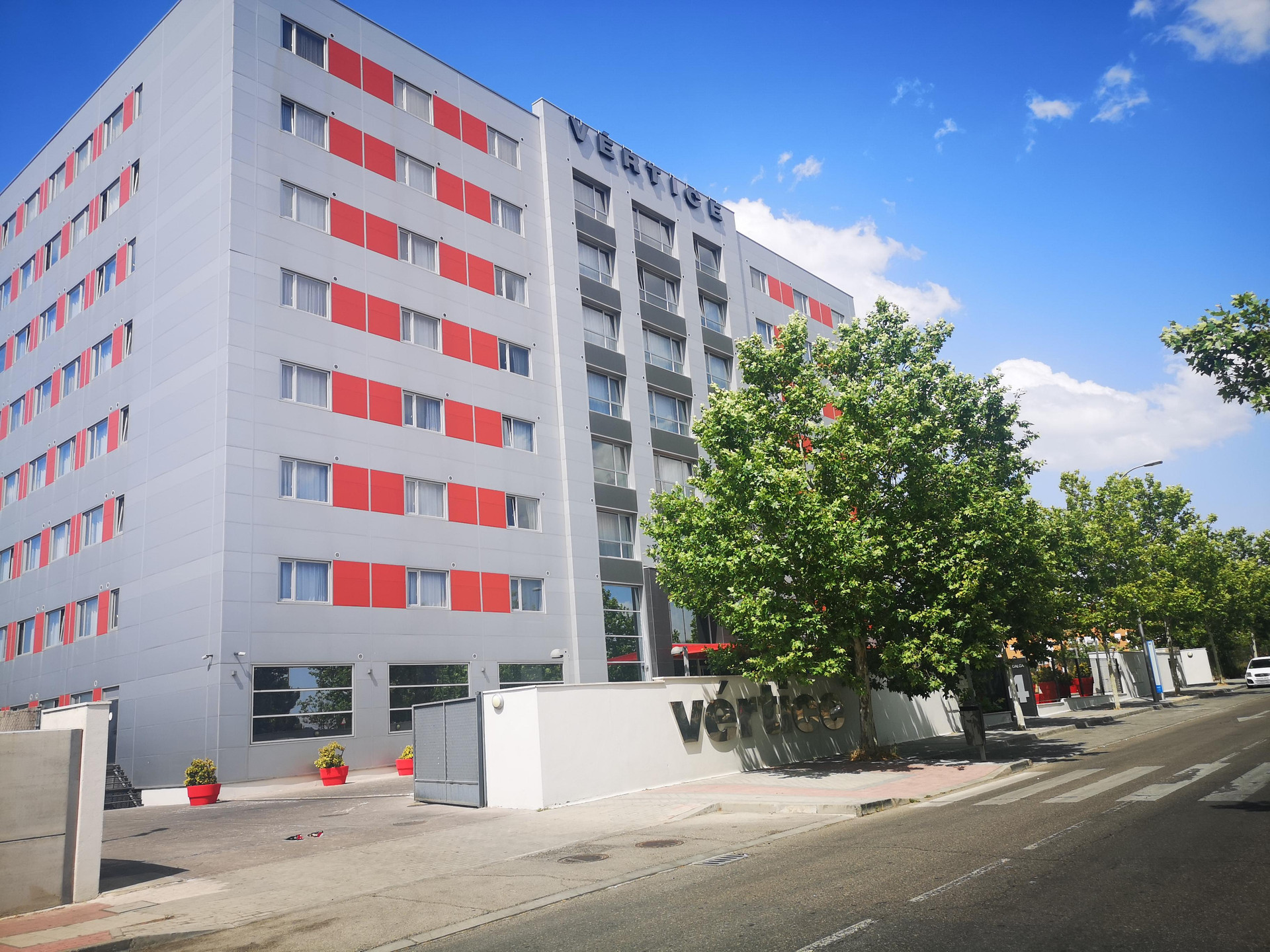 Vista Exterior Vertice Roomspace Madrid