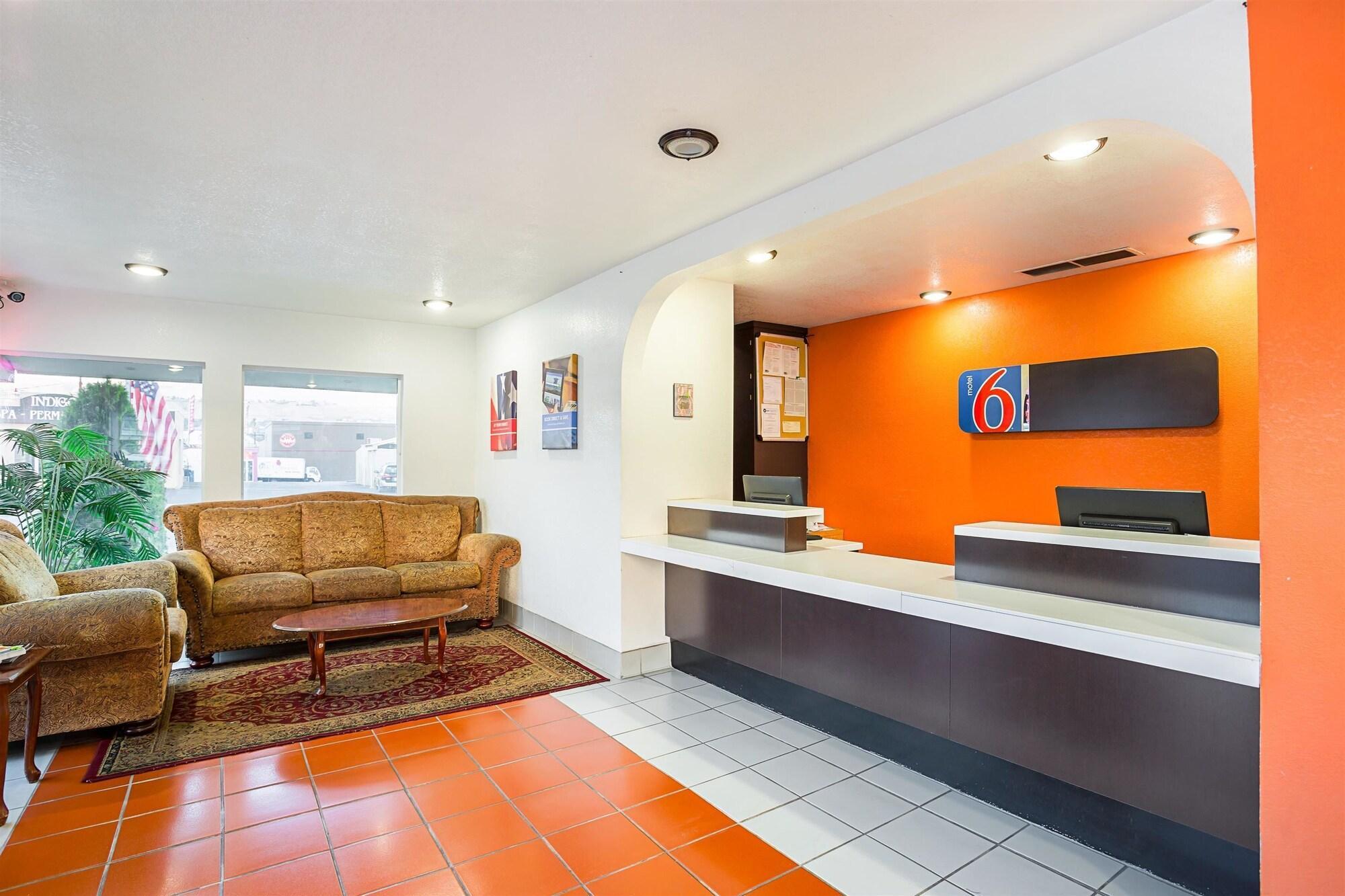 Vista Lobby Motel 6 Wenatchee, WA