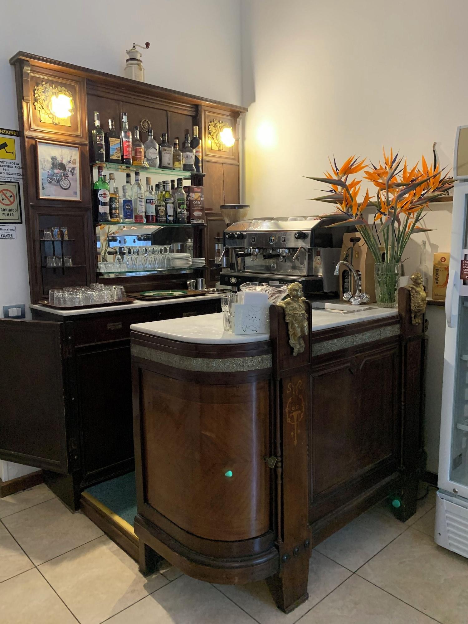 Bar/Salón Hotel Alexander & Spa