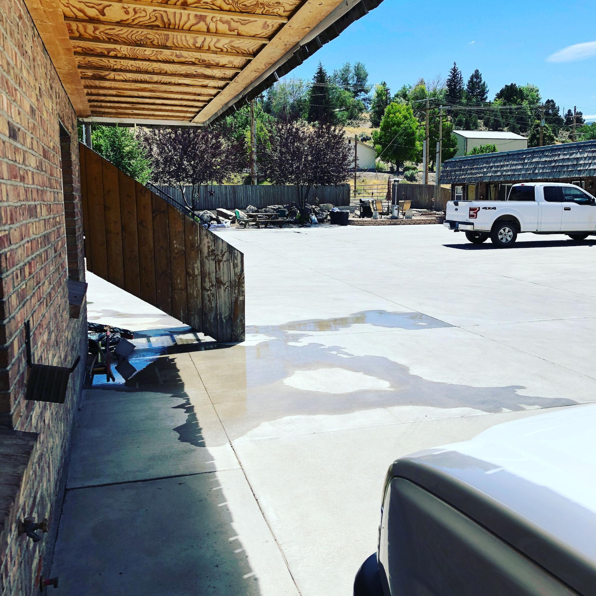 Vista Exterior Rustic Inn Motel