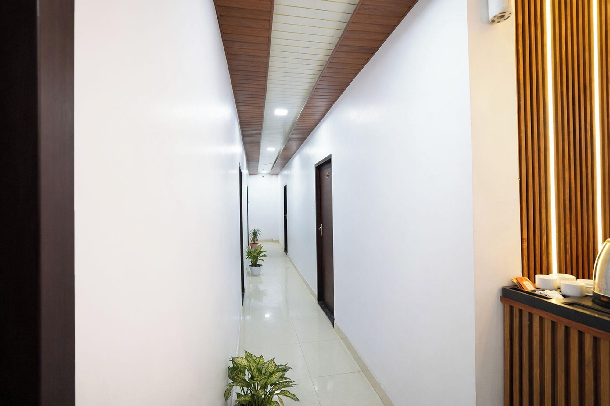 Vista Lobby Fabhotel Budha Tree