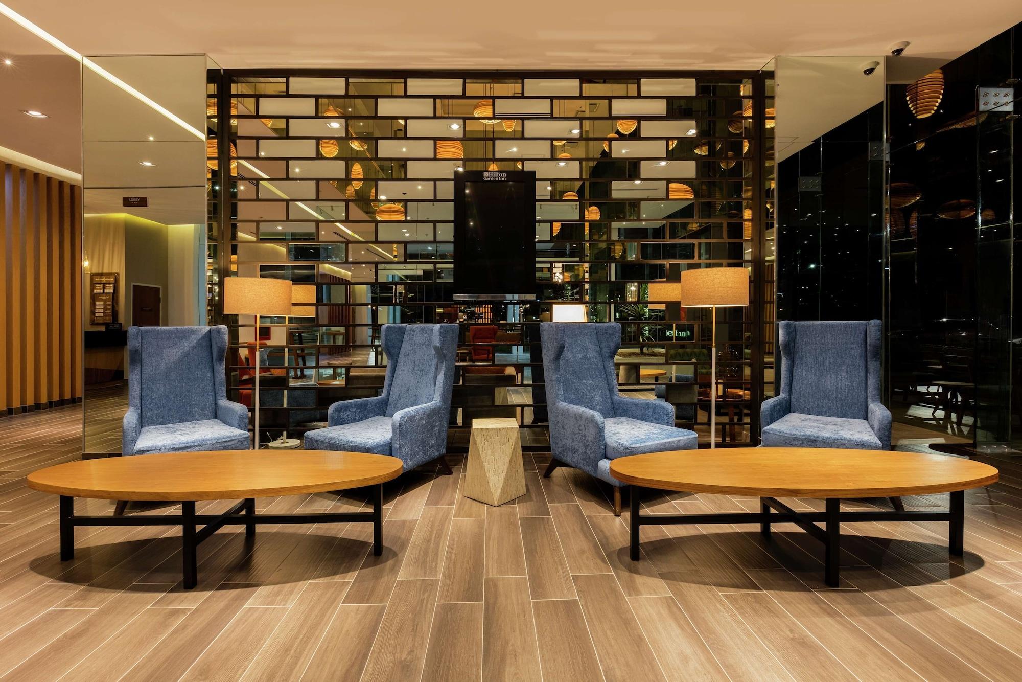 Vista Lobby Hilton Garden Inn Salamanca