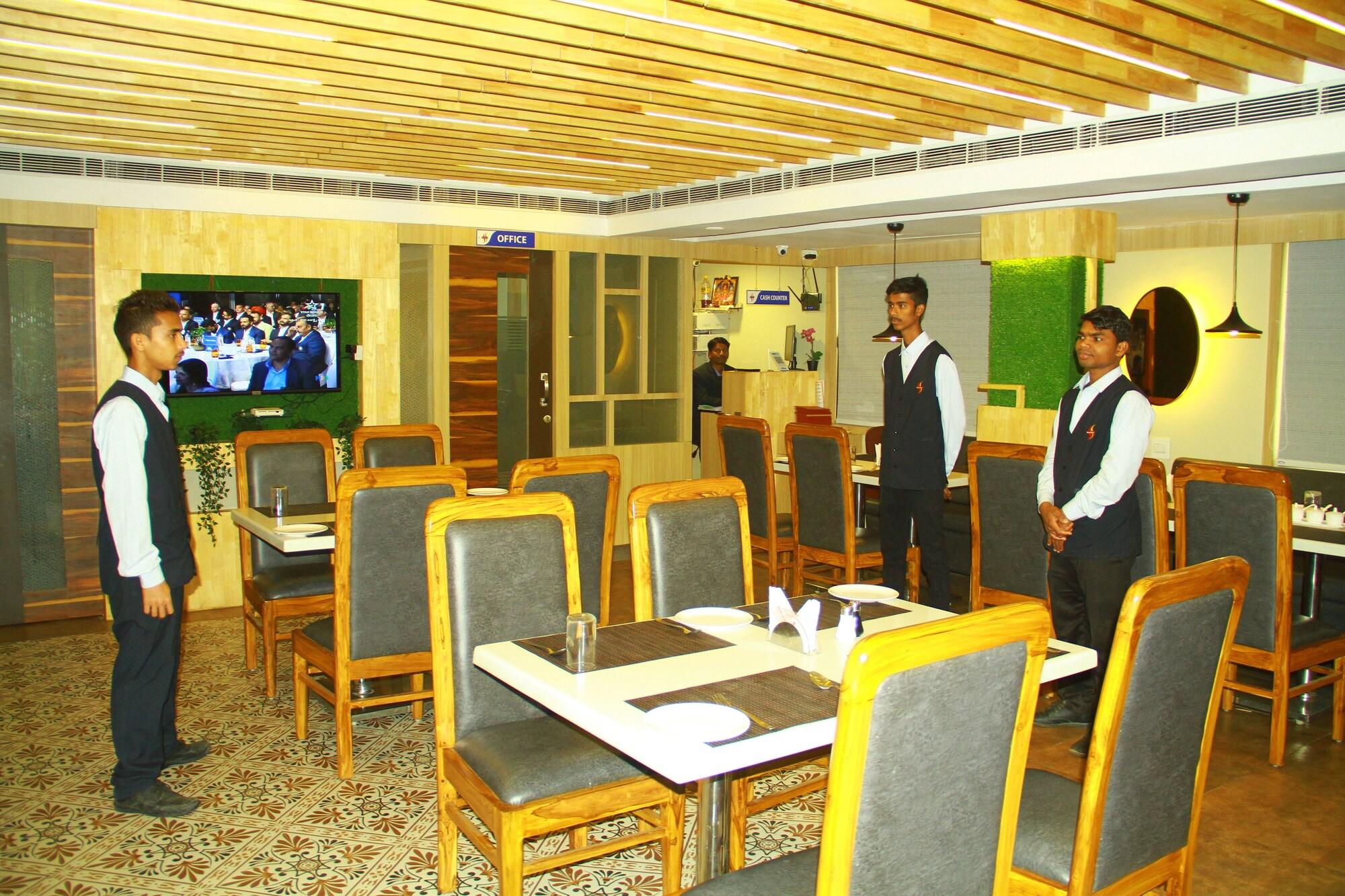 Restaurant Sri Sampoorna Hotel
