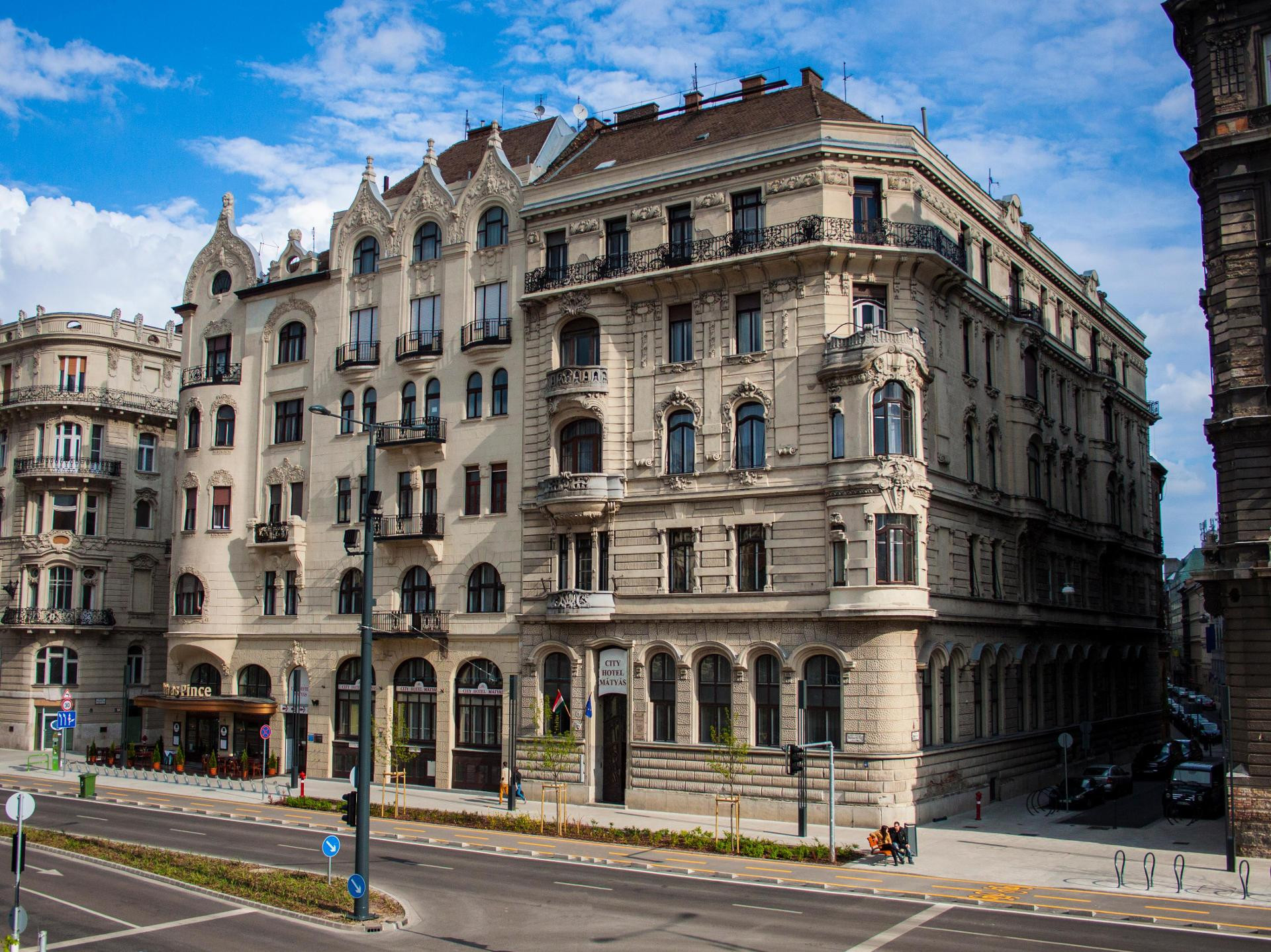 Vista Exterior City Hotel Matyas