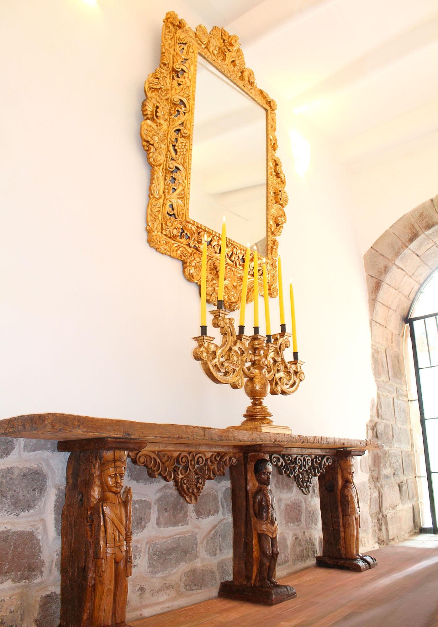 Vista Lobby Waman Qorikancha