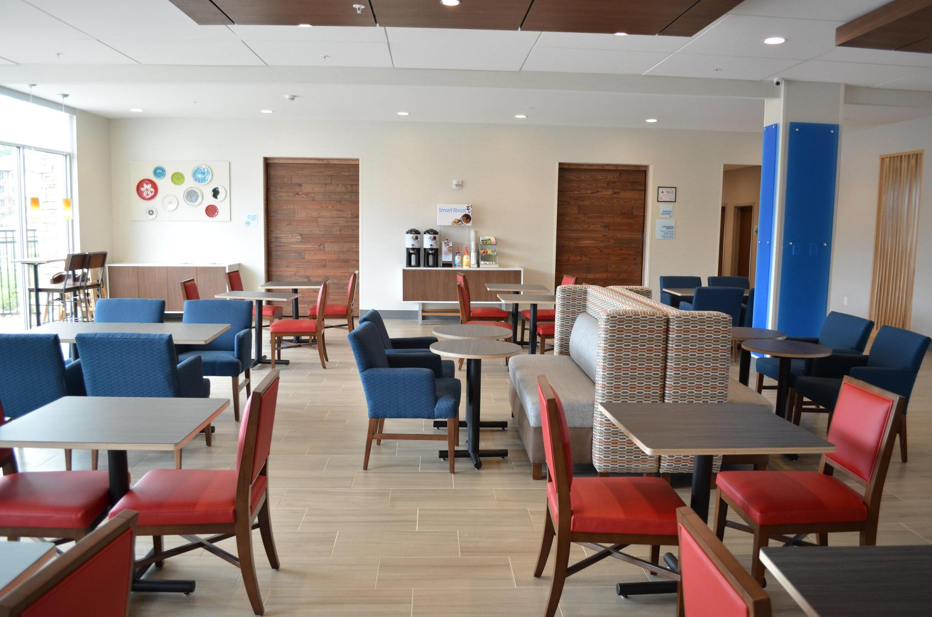 Restaurant Holiday Inn Express and Suites Charlotte NE - Univ