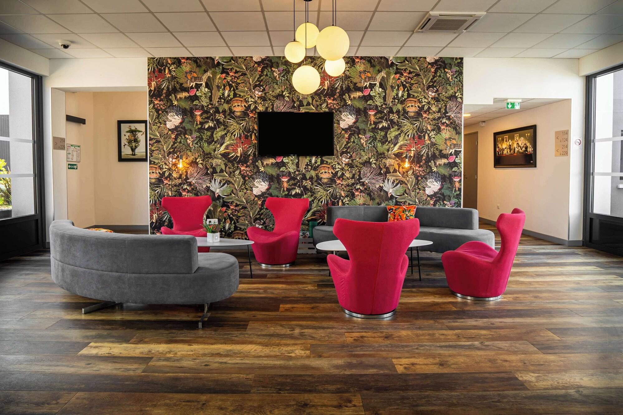 Vista Lobby Sure Hotel by Best Western Les Portes de Montauban