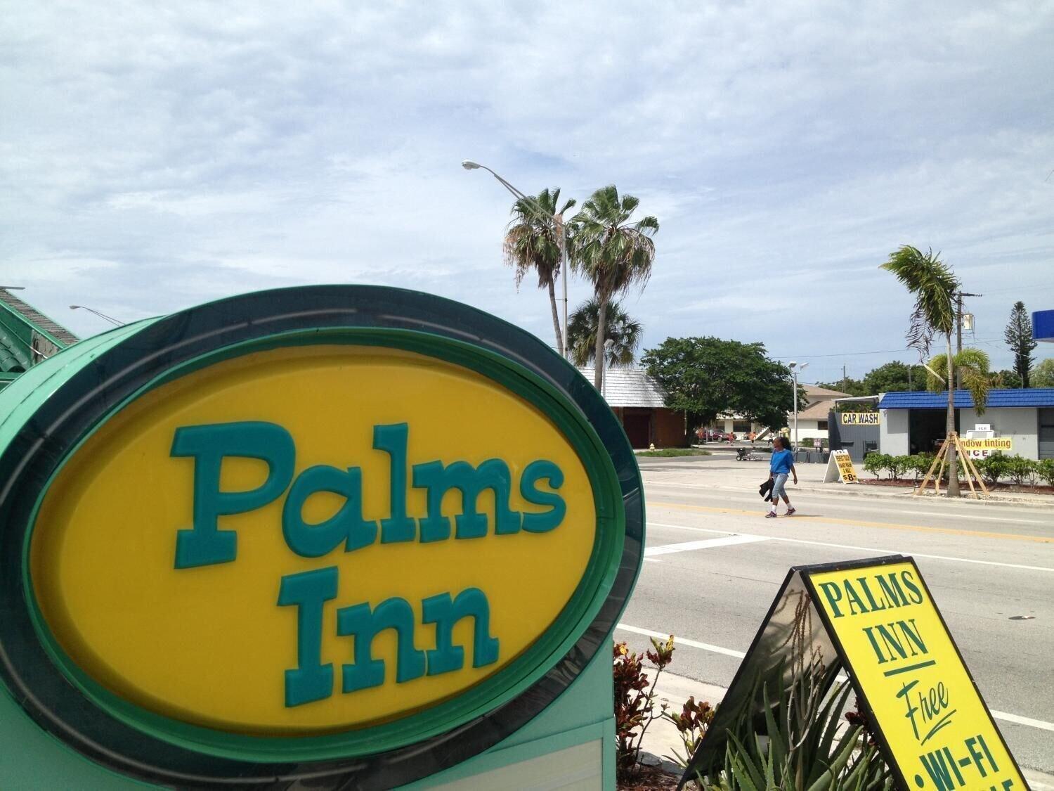 Vista Exterior Palms Inn